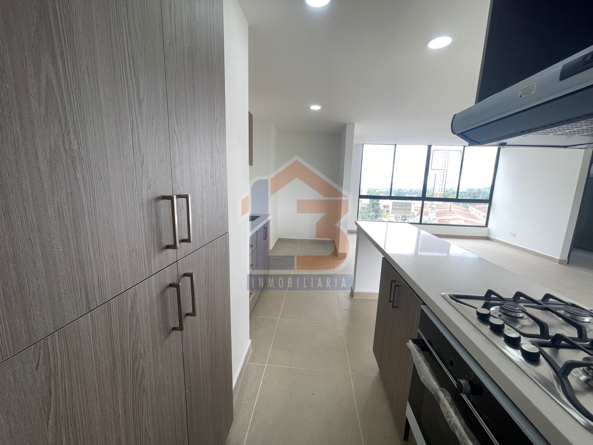 SE VENDE APTO AV 19  (25).jpg