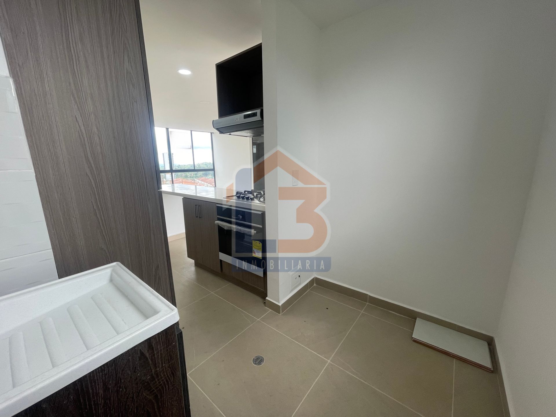 SE VENDE APTO AV 19  (27).jpg