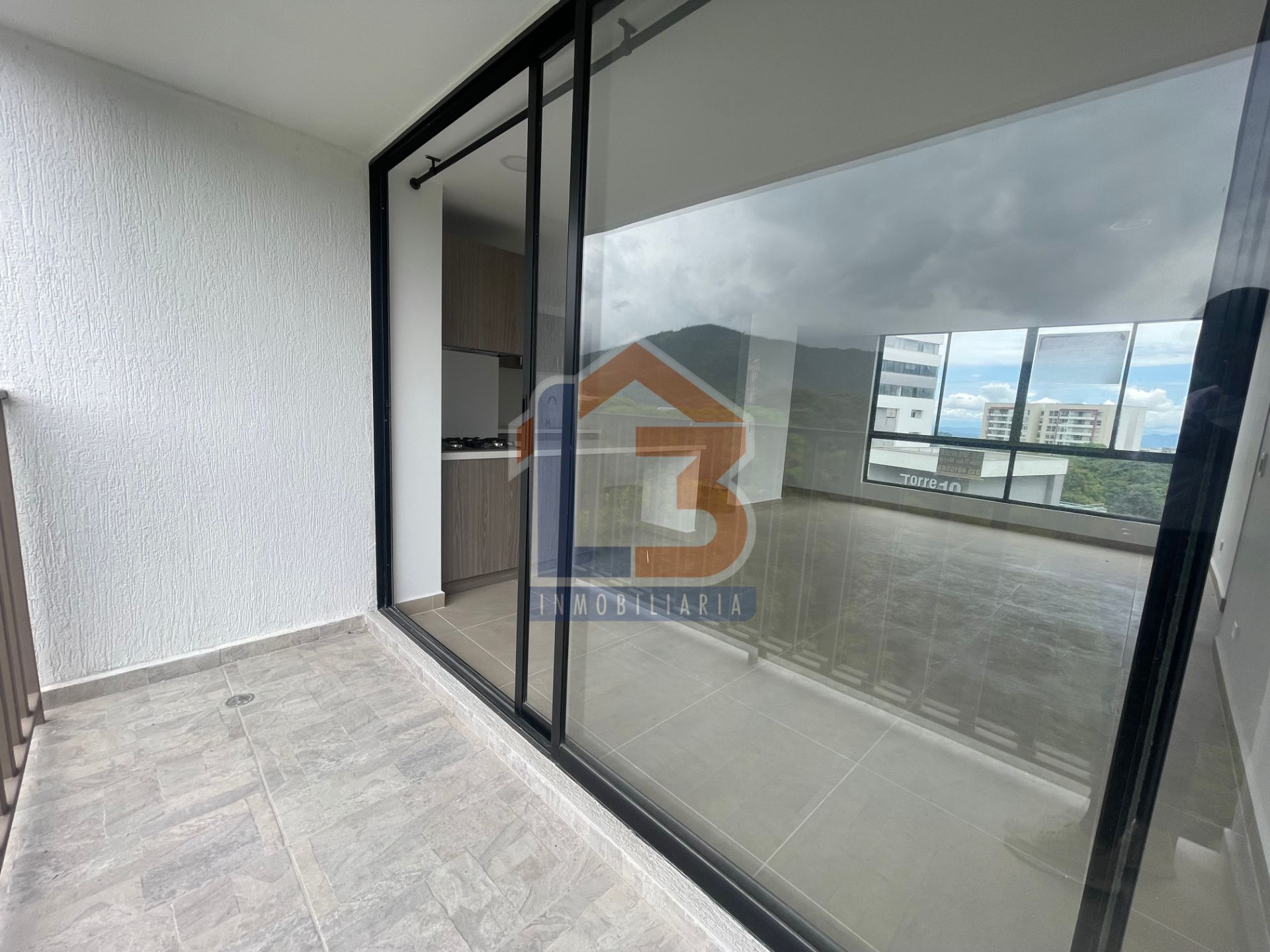 SE VENDE APTO AV 19  (28).jpg
