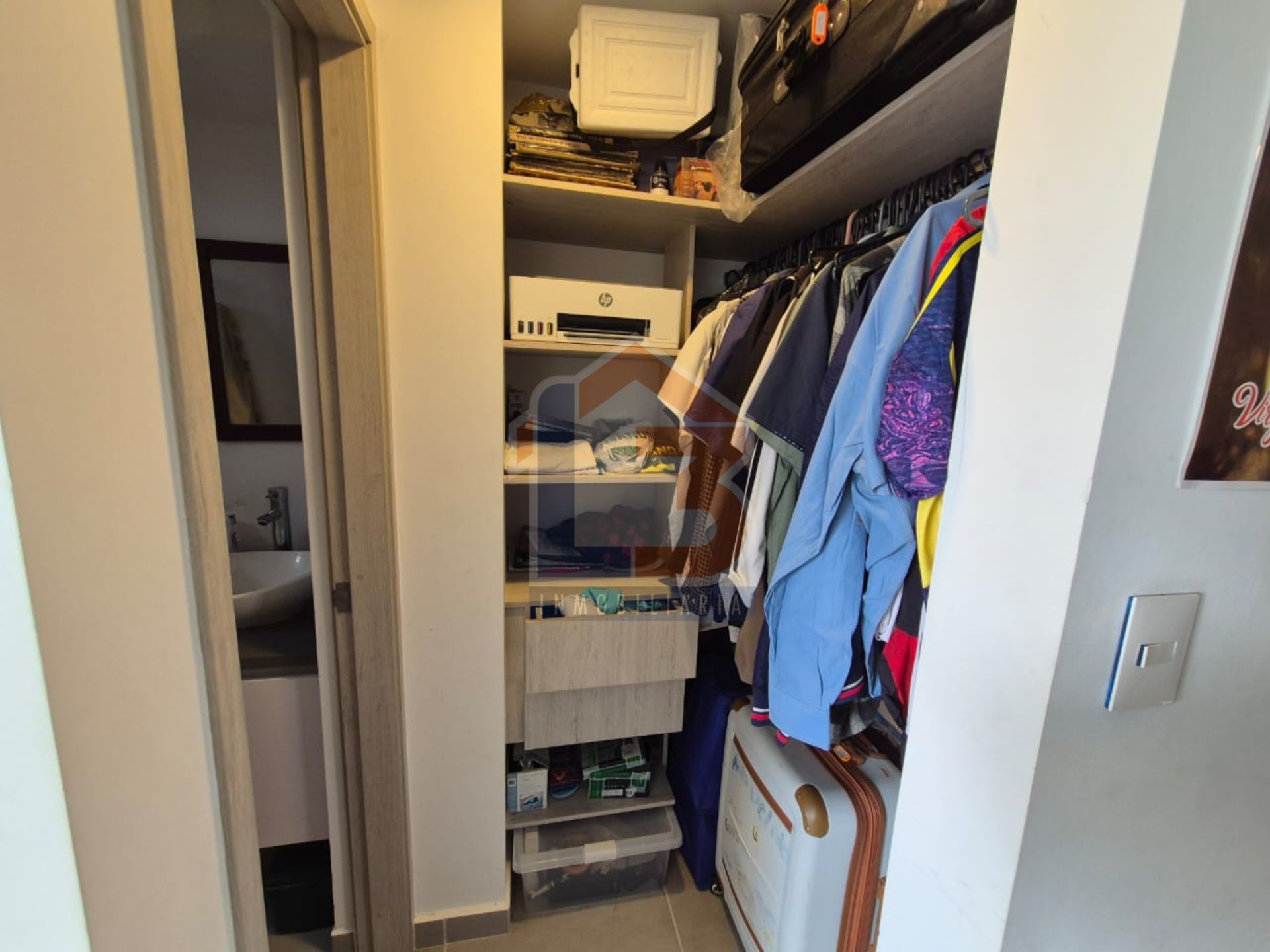 SE VENDE APTO AVENIDA 19 10..jpg