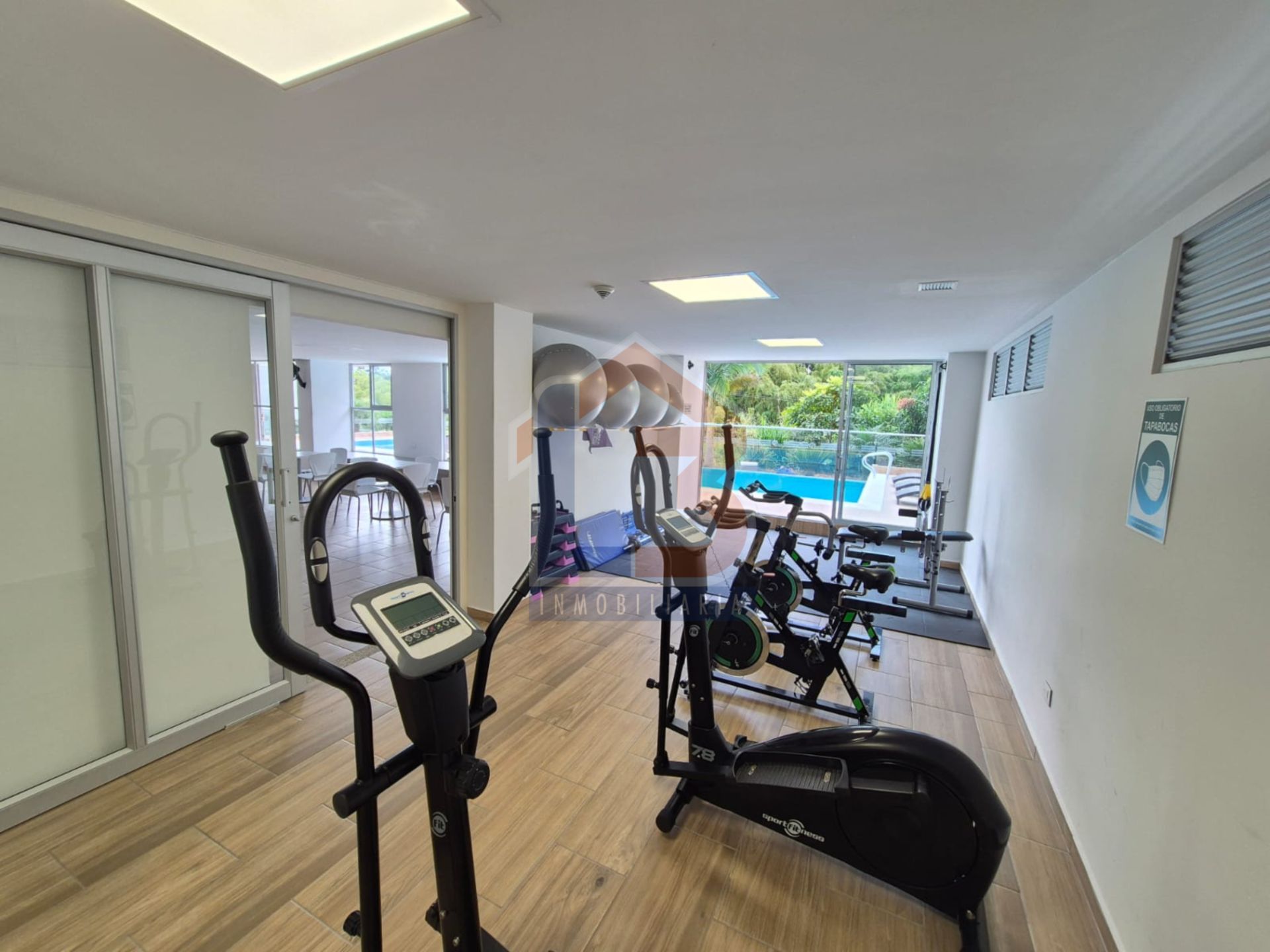 SE VENDE APTO AVENIDA 19 28..jpg