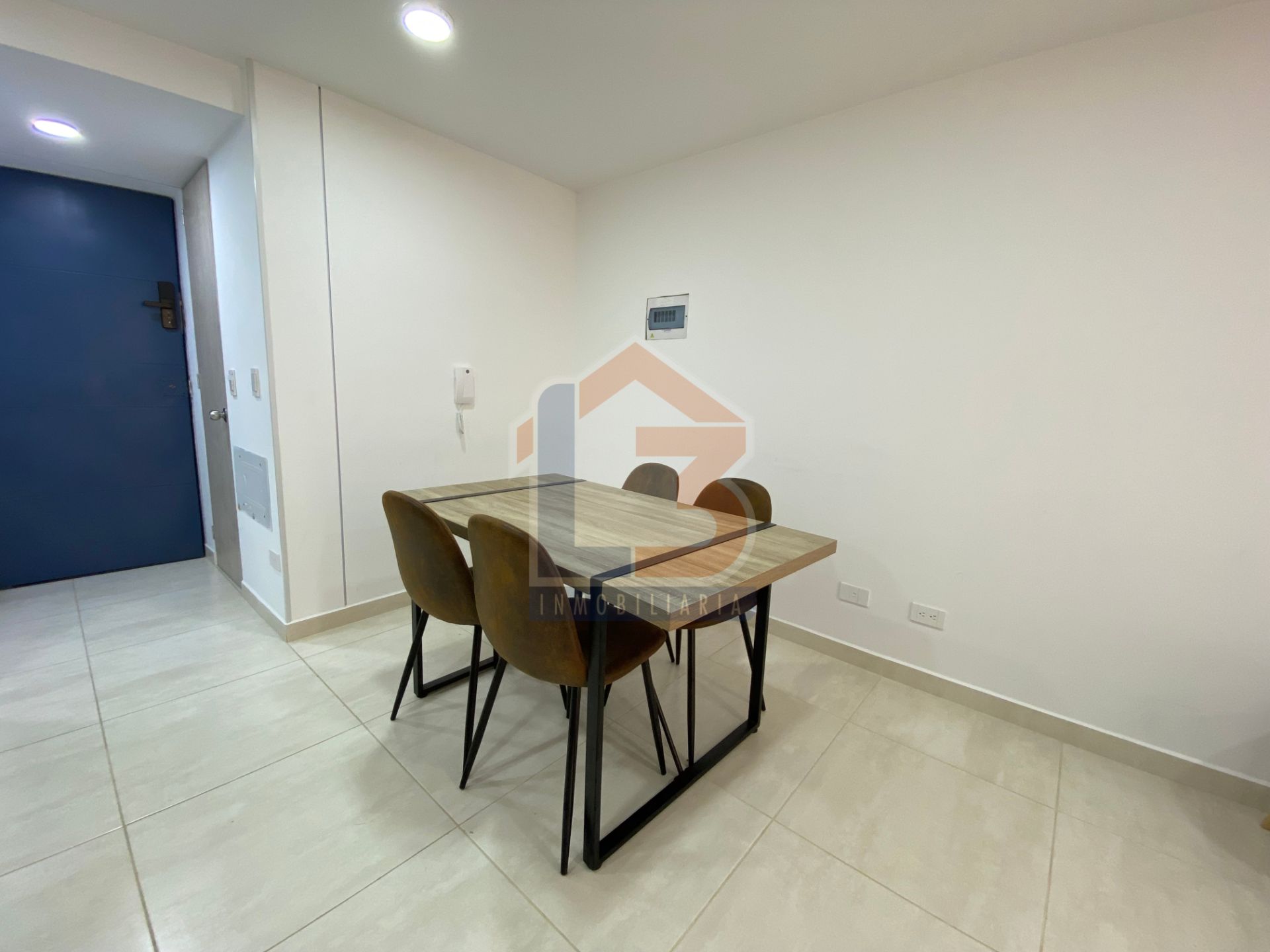 SE VENDE APARTAESTUDIO HITO  (6).jpg