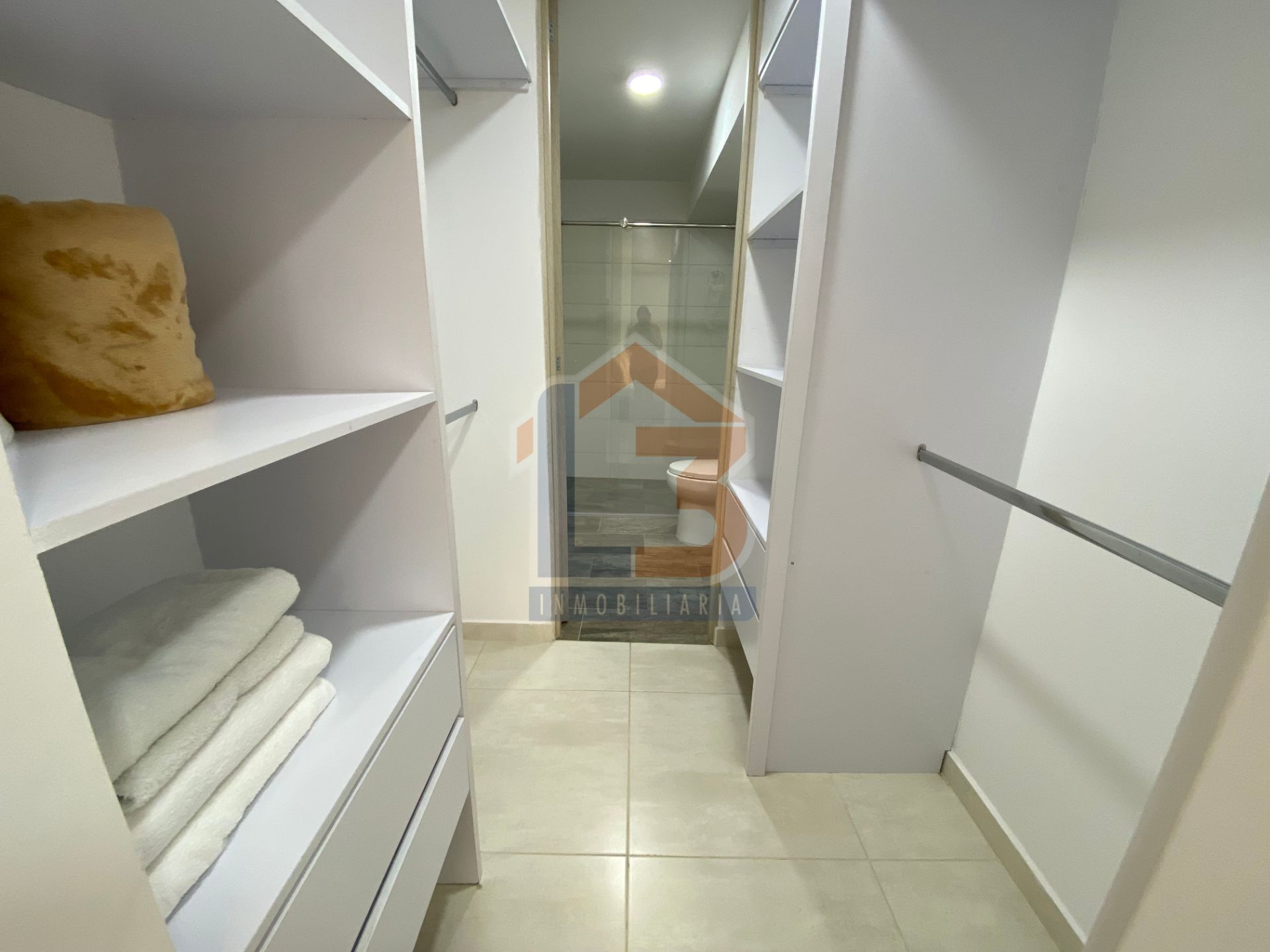 SE VENDE APARTAESTUDIO HITO  (14).jpg