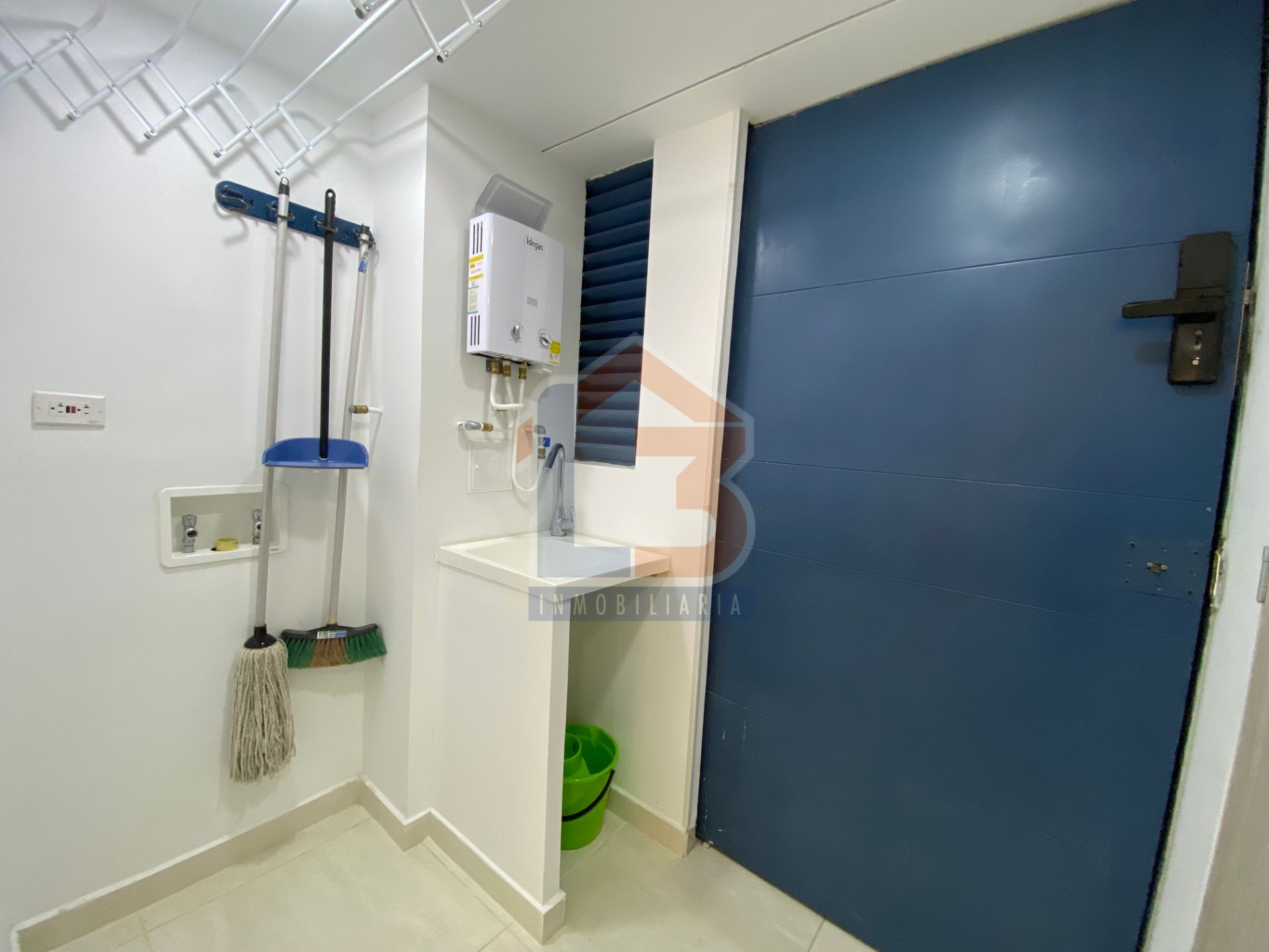 SE VENDE APARTAESTUDIO HITO  (16).jpg