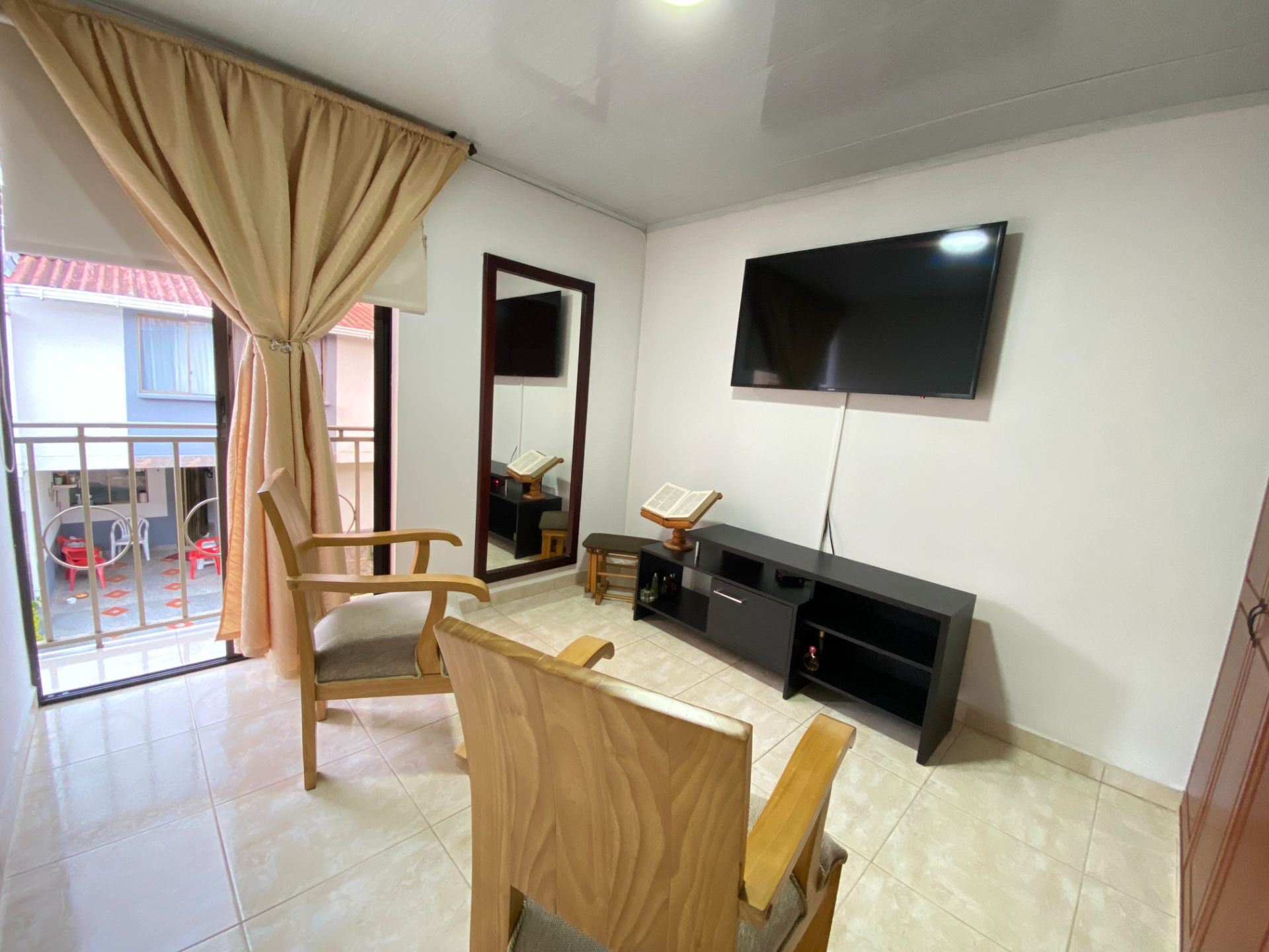 SE VENDE CASA AV CENTENARIO  (2).JPG