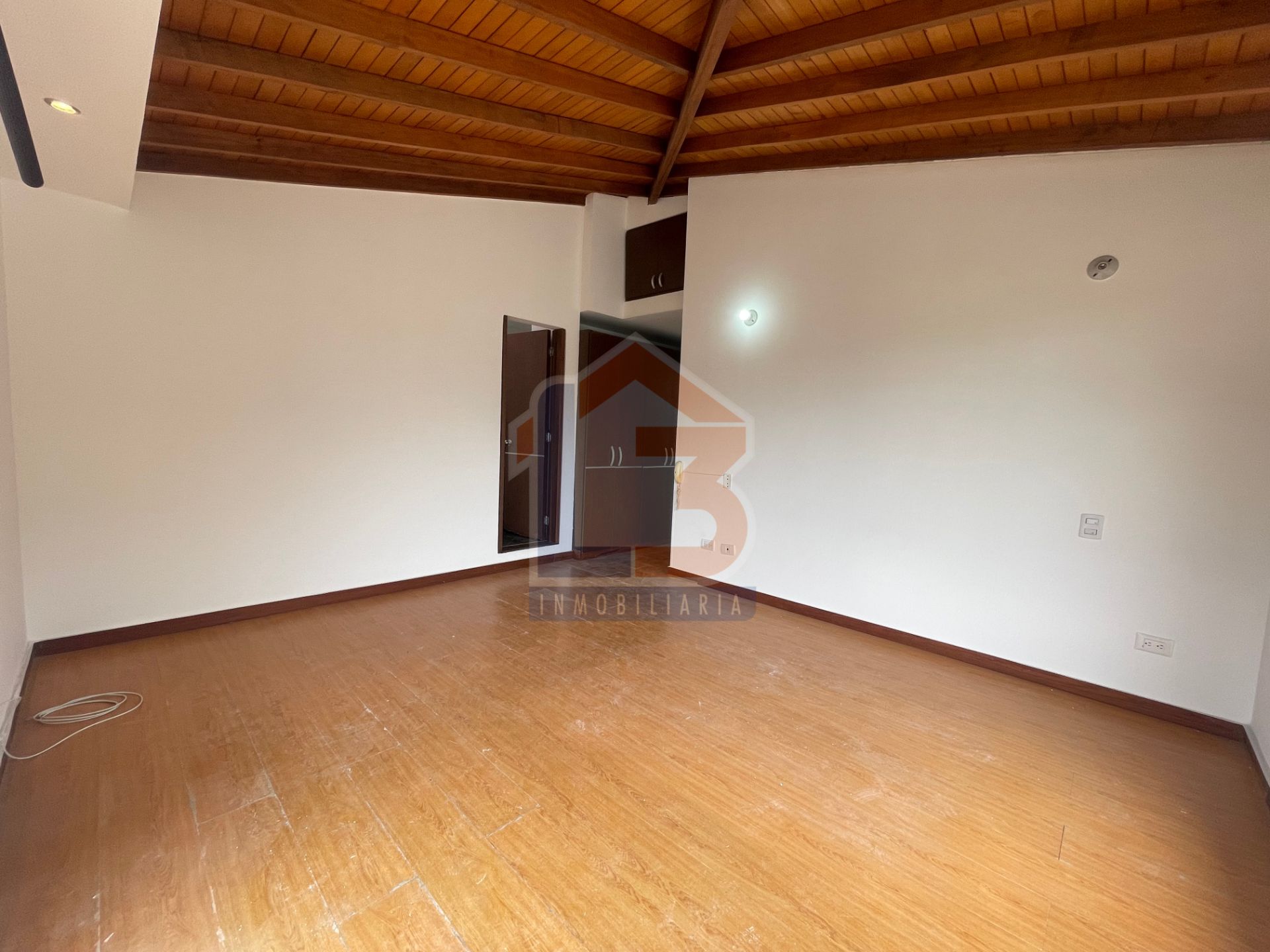SE VENDE CASA SECTOR COINCA  (6).jpg