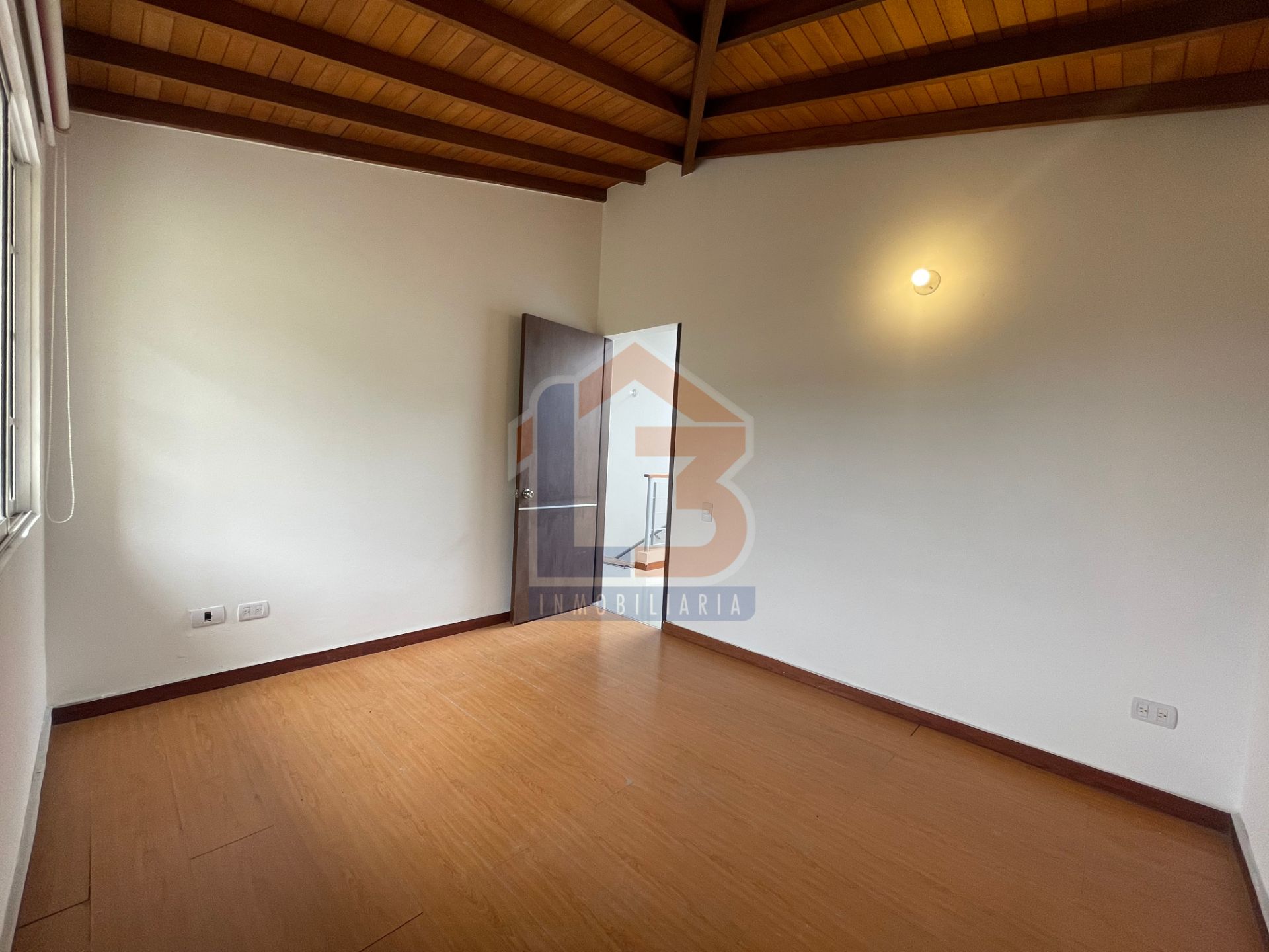 SE VENDE CASA SECTOR COINCA  (15).jpg