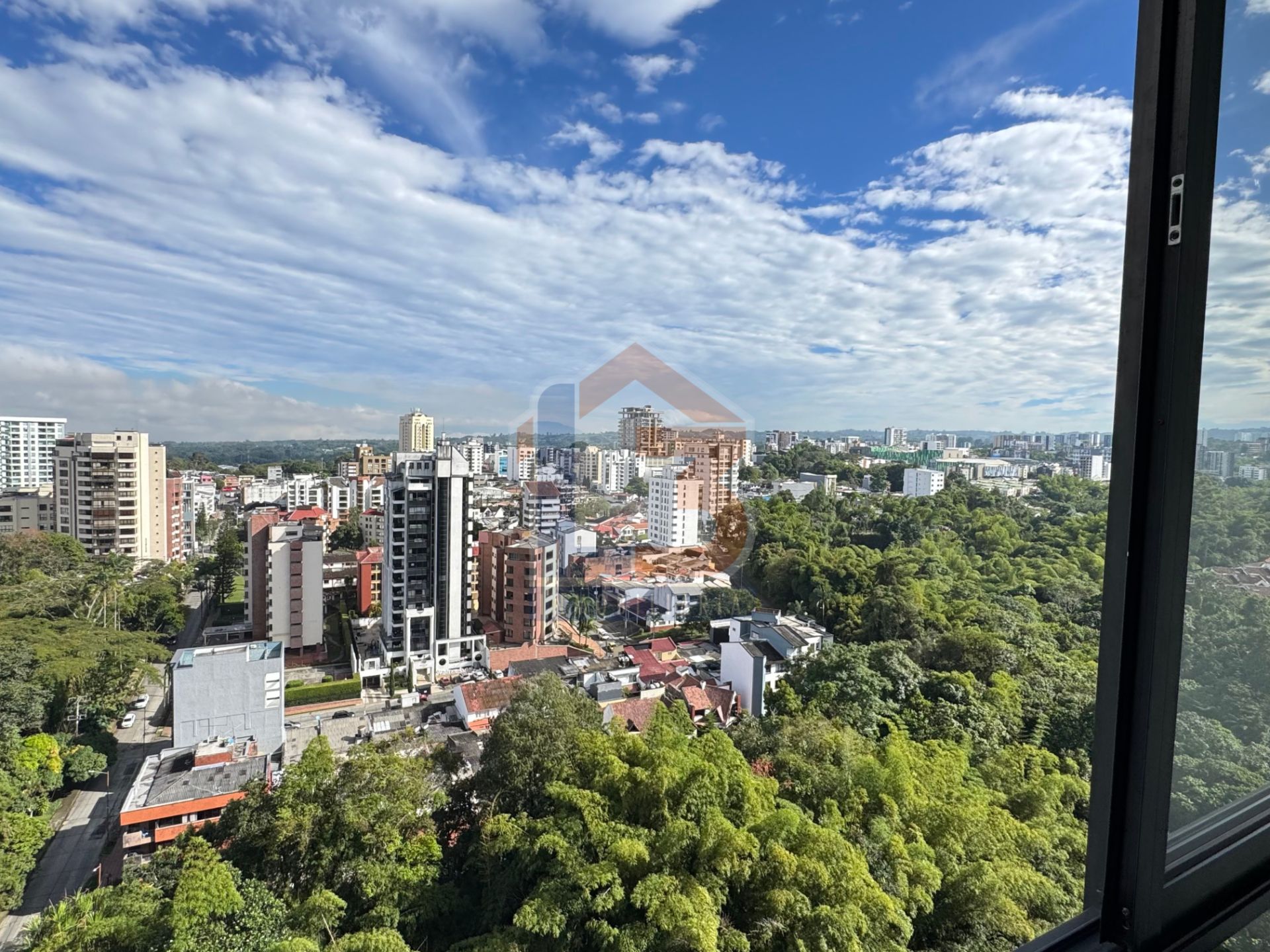 APARTAESTUDIO AV CENTENARIO (14).jpg