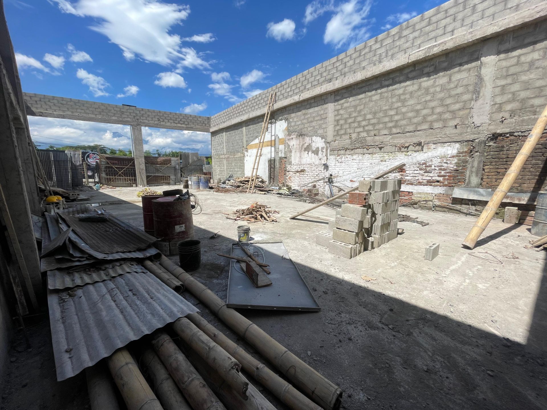 12. Bodega Via Armenia- La Tebaida (14).jpeg