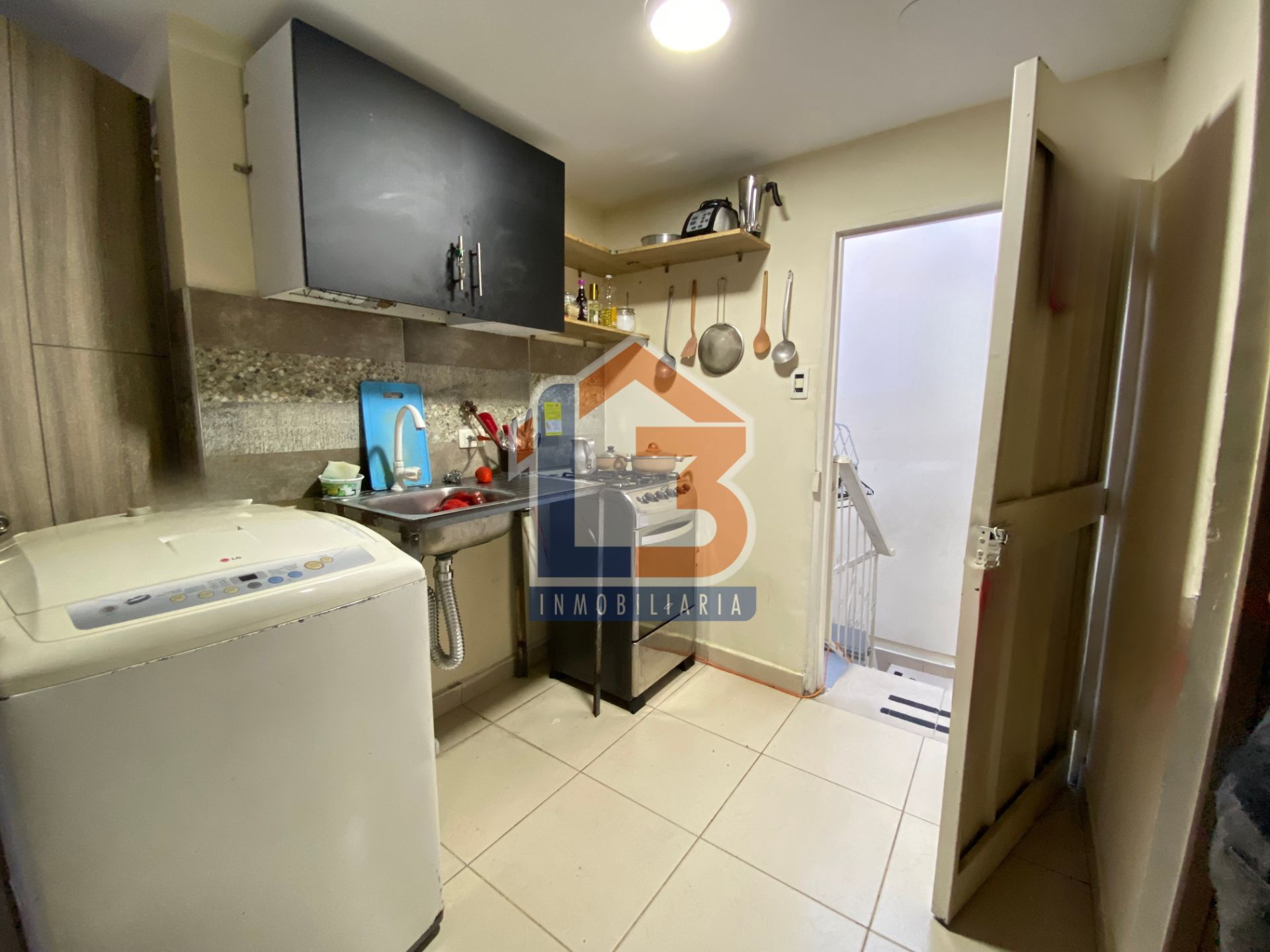 LOCALES Y APTO SECTOR LA PATRIA (30).jpg