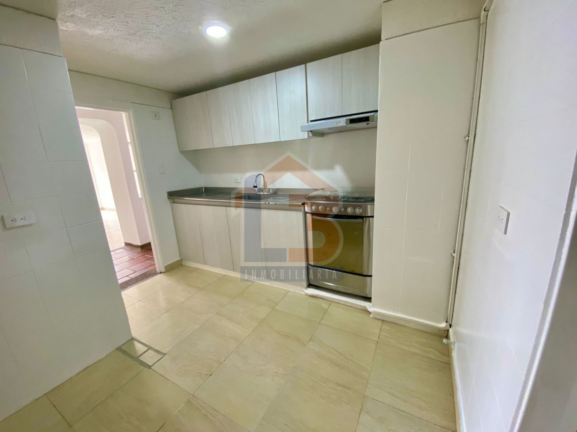 SE VENDE APTO EN LAURELES  (6).jpg