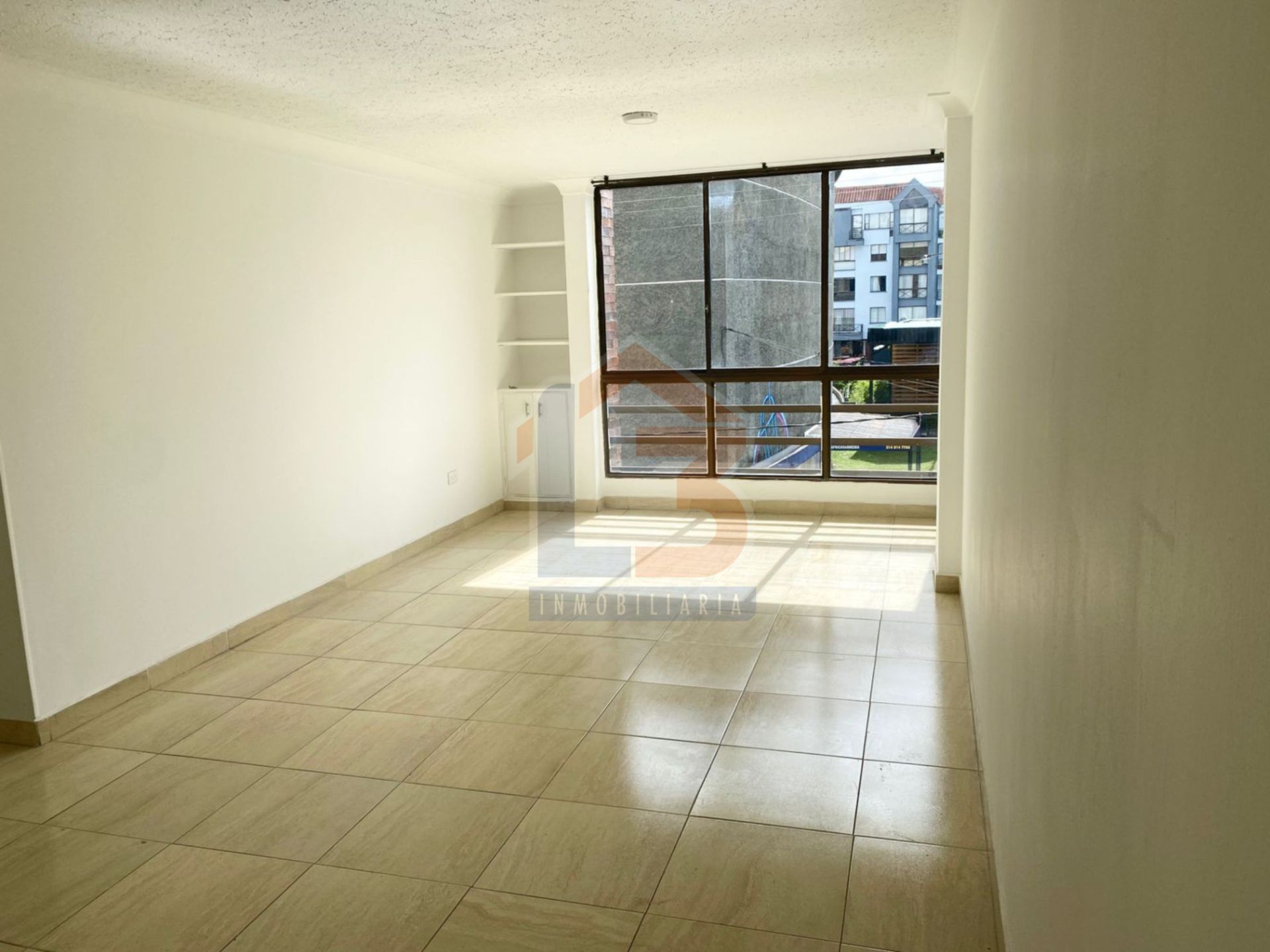 SE VENDE APTO EN LAURELES  (1).jpg