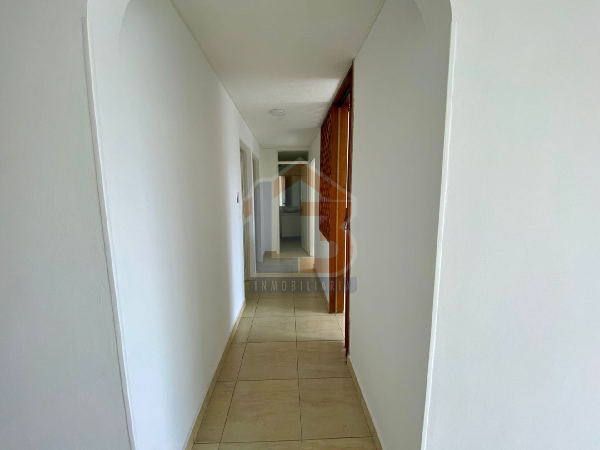 SE VENDE APTO EN LAURELES  (8).jpg