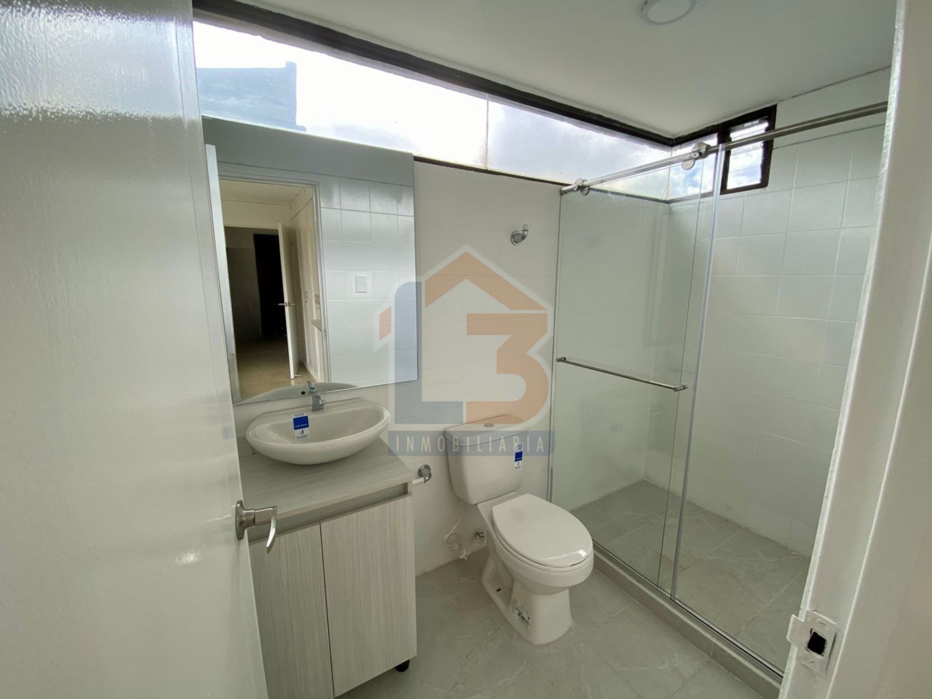 SE VENDE APTO EN LAURELES  (16).jpg