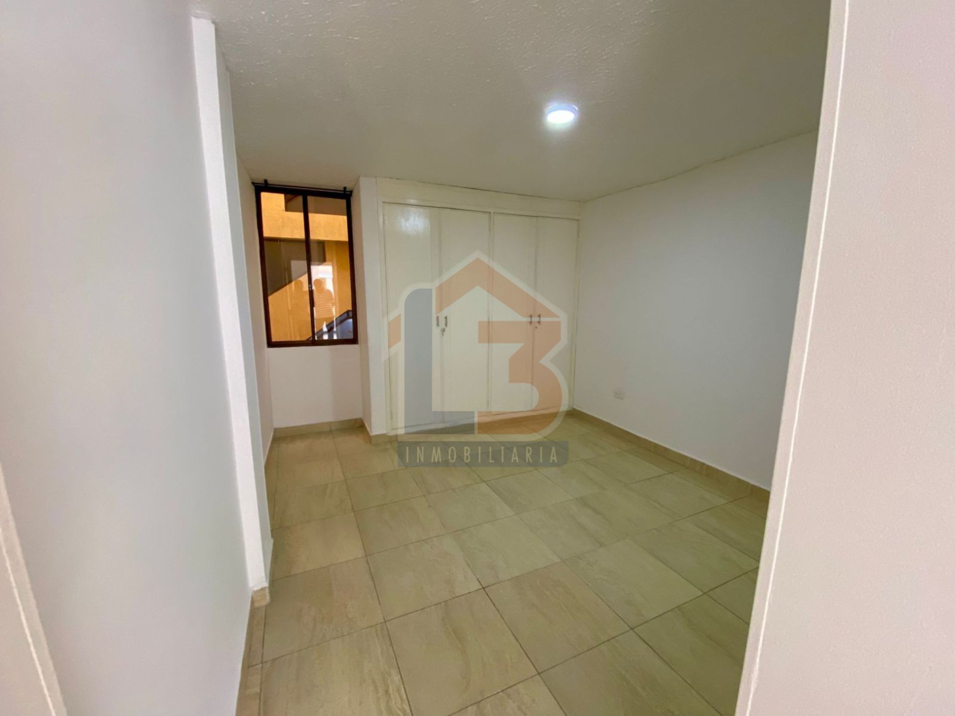 SE VENDE APTO EN LAURELES  (21).jpg