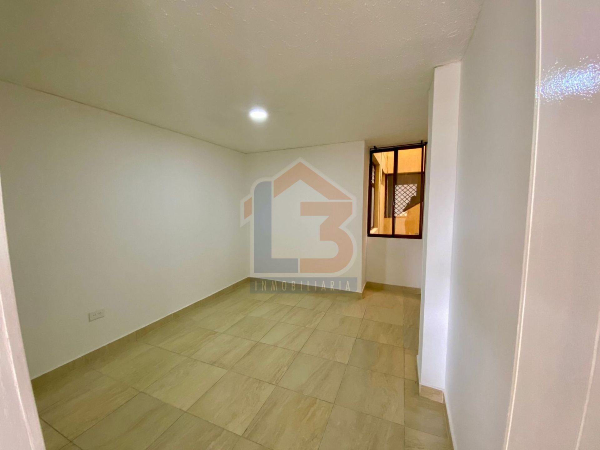 SE VENDE APTO EN LAURELES  (17).jpg