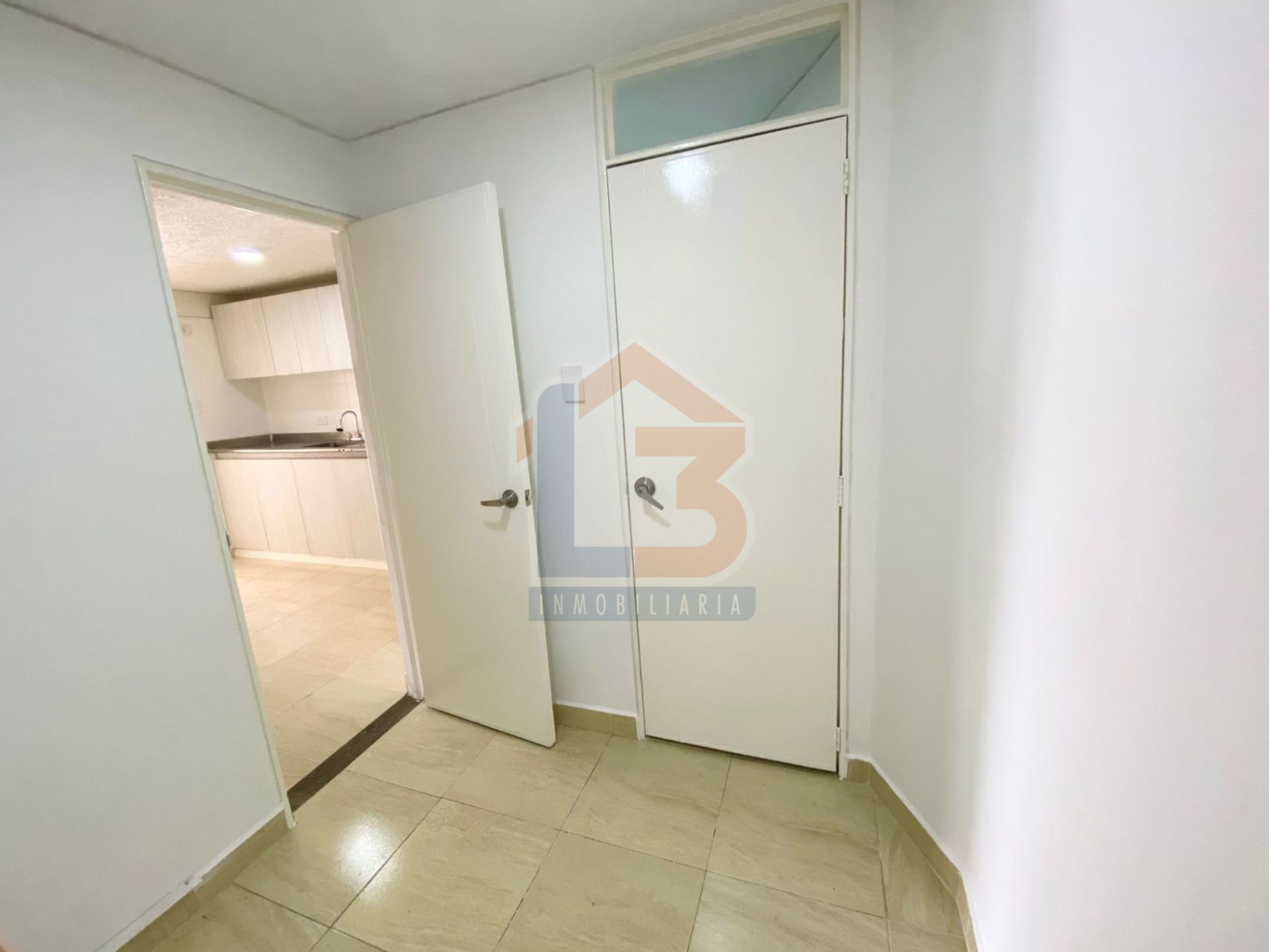 SE VENDE APTO EN LAURELES  (26).jpg