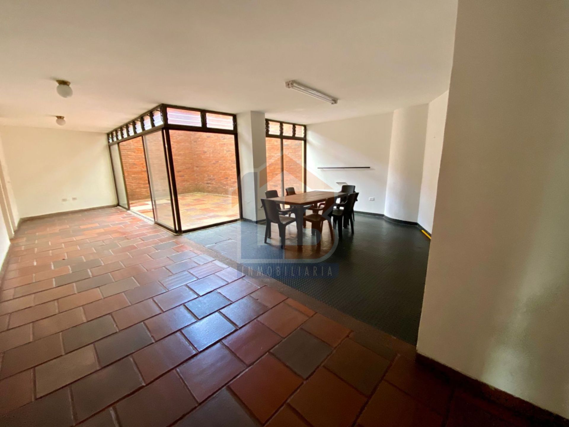 SE VENDE APTO EN LAURELES  (30).jpg