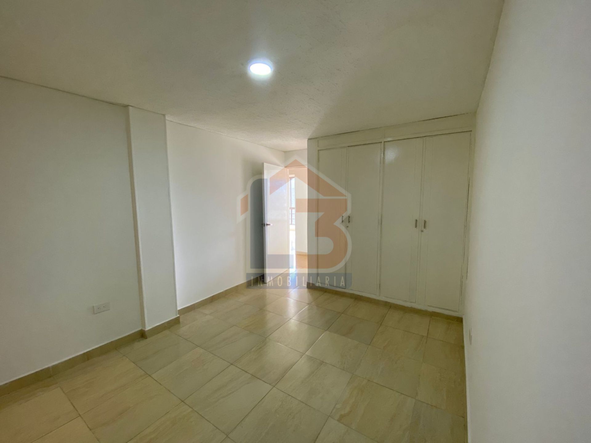 SE VENDE APTO EN LAURELES  (20).jpg