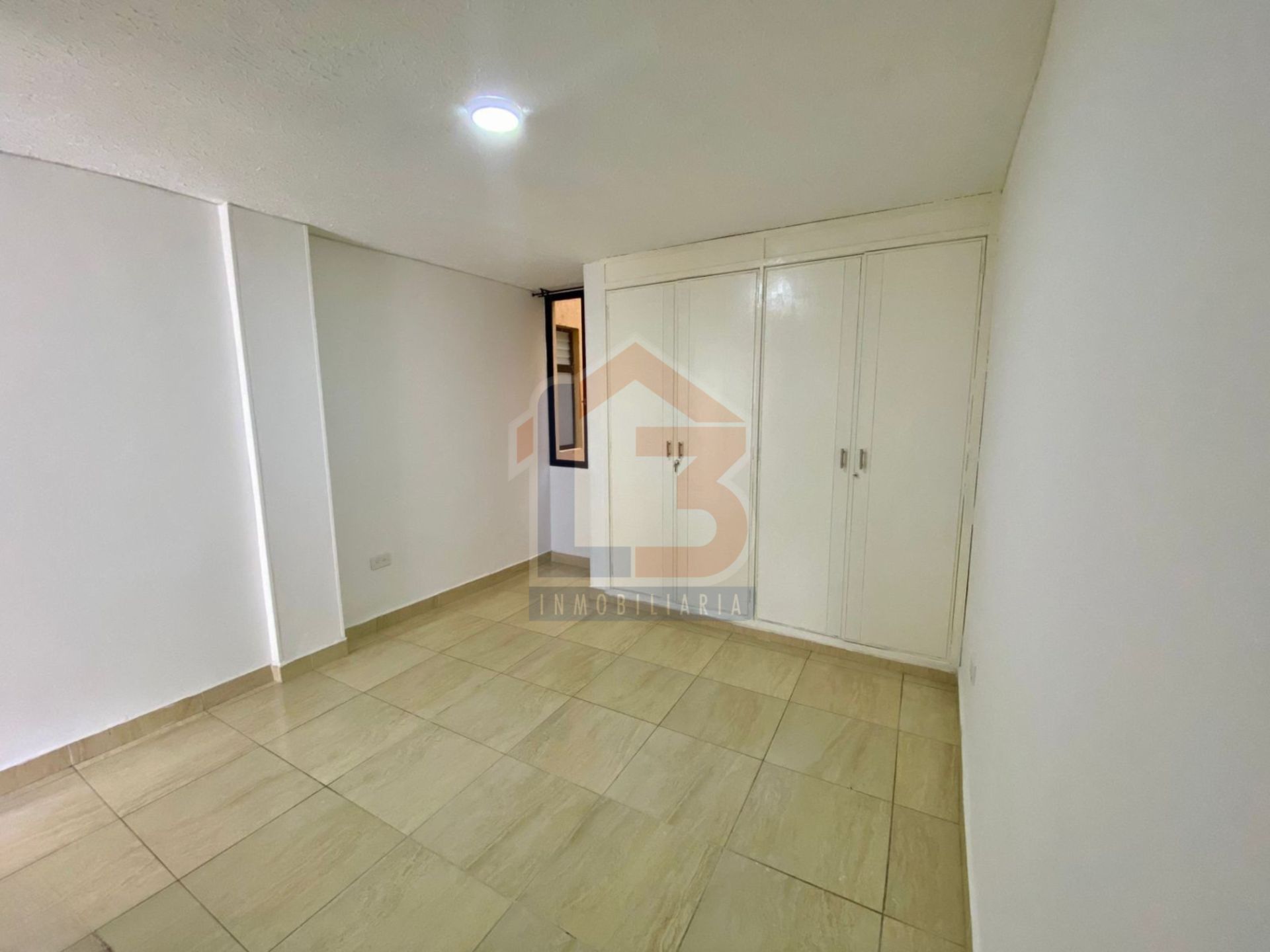 SE VENDE APTO EN LAURELES  (22).jpg