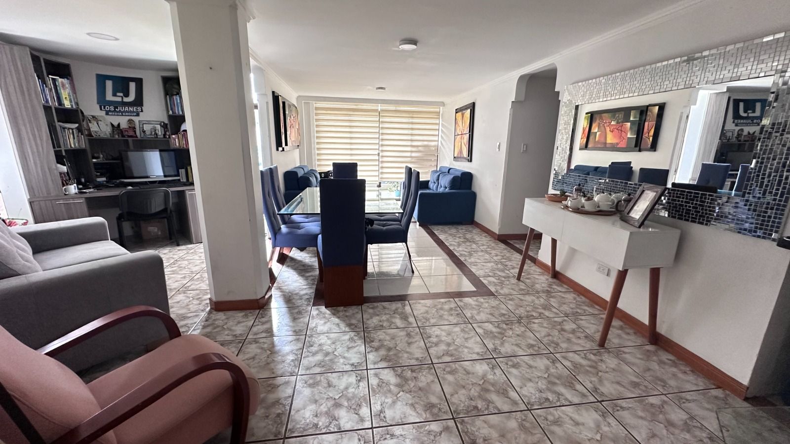 SE VENDE APTO EN LOS PROFESIONALES 1..jpg