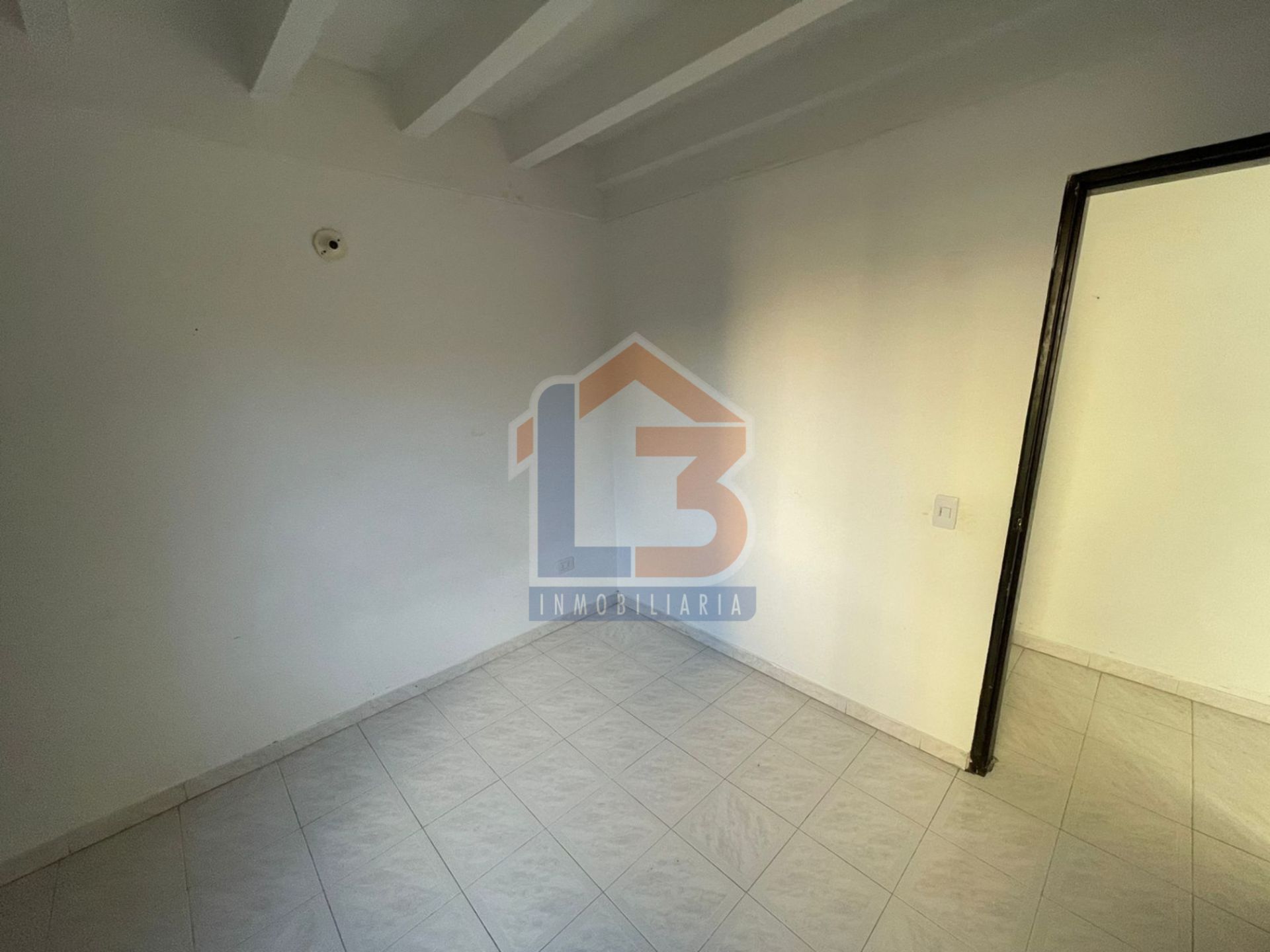 APARTAMENTO AV 19  (20).jpg