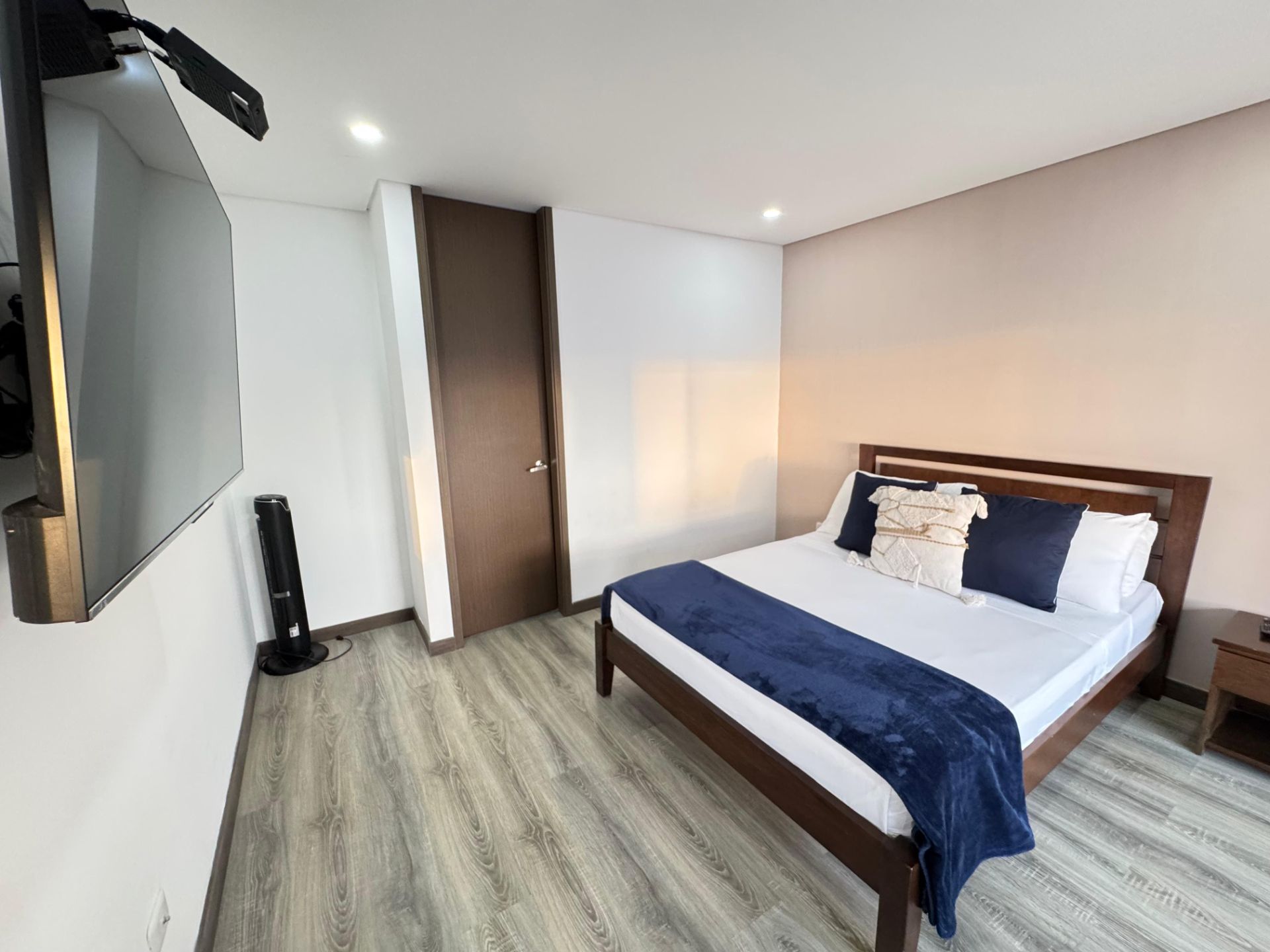 LINDO APARTAMENTO AMOBLADO SECTOR FUNDADORES ALQUILER POR NOCHES (1).jpg