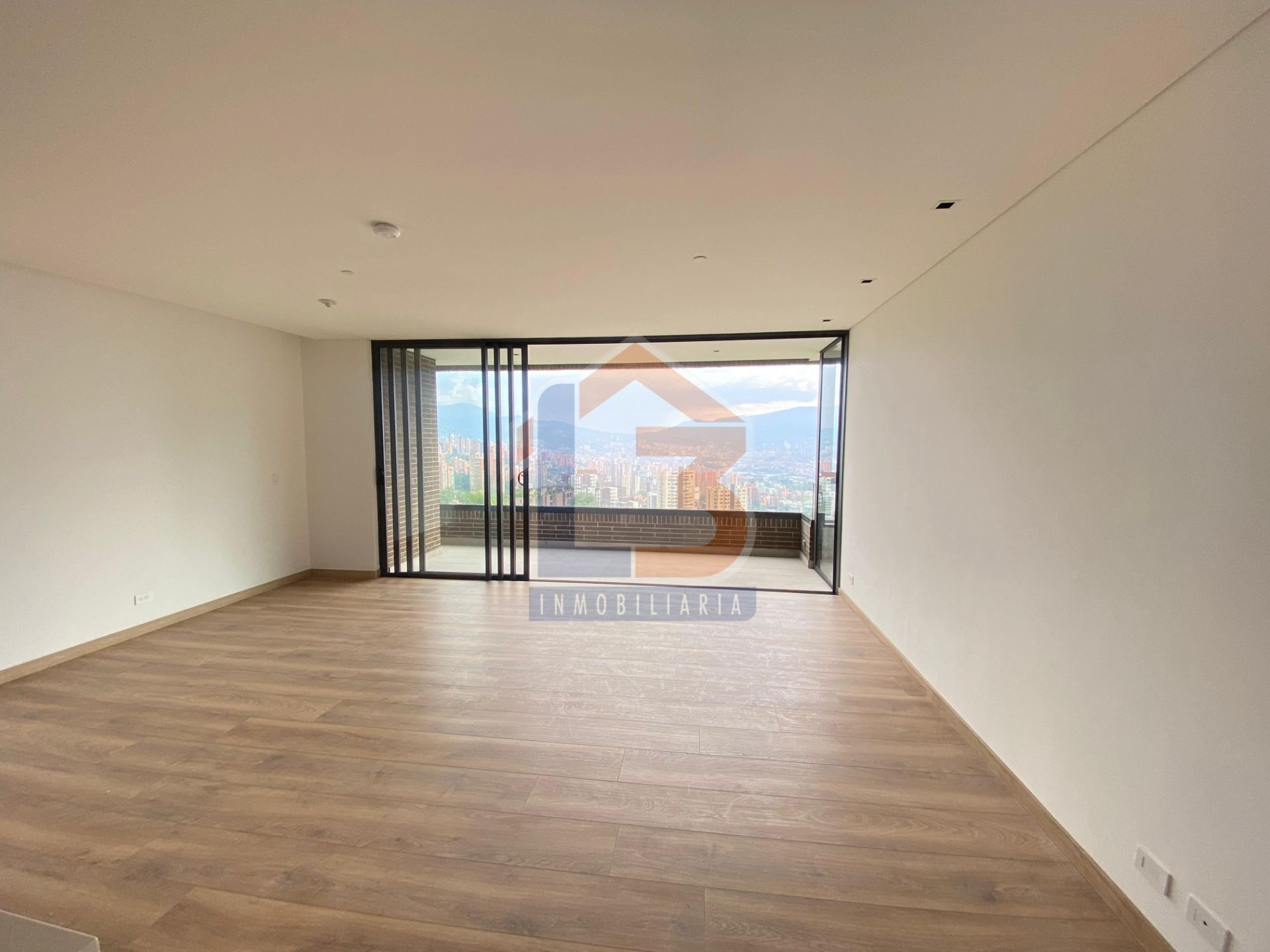 SE VENDE APTO EN EL POBLADO MEDELLIN  (2).jpg