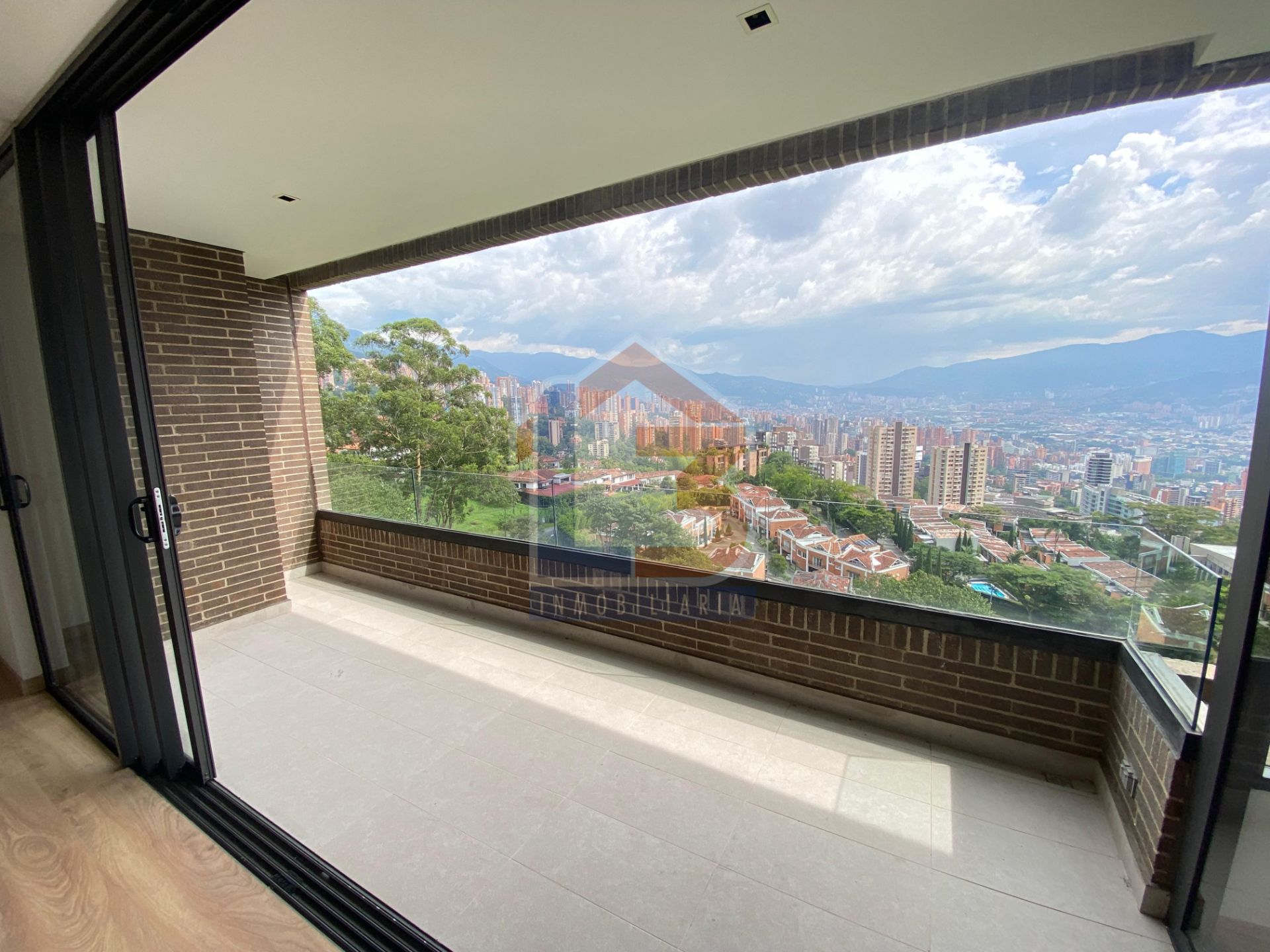 SE VENDE APTO EN EL POBLADO MEDELLIN  (4).jpg