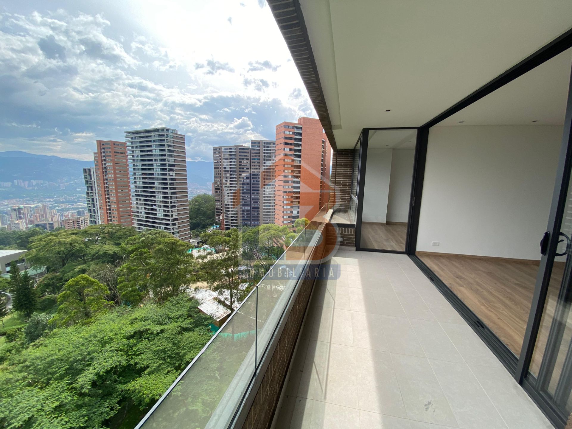 SE VENDE APTO EN EL POBLADO MEDELLIN  (6).jpg