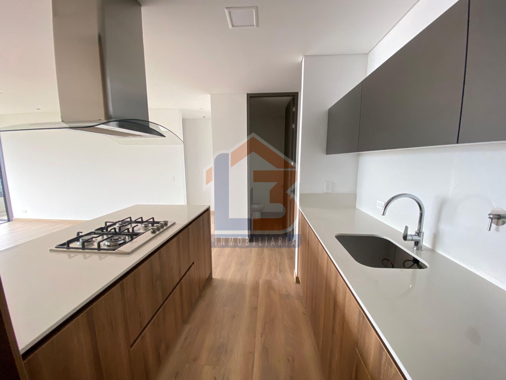 SE VENDE APTO EN EL POBLADO MEDELLIN  (11).jpg