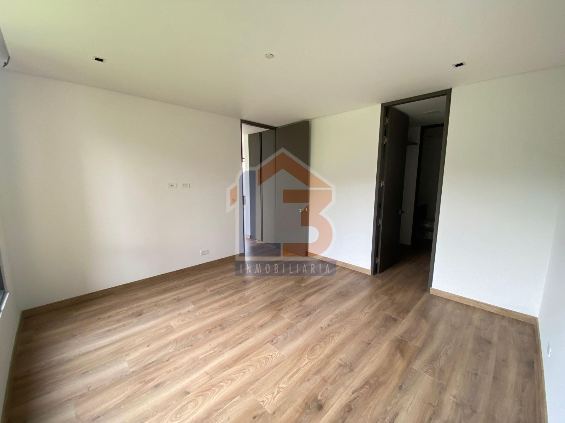 SE VENDE APTO EN EL POBLADO MEDELLIN  (12).jpg