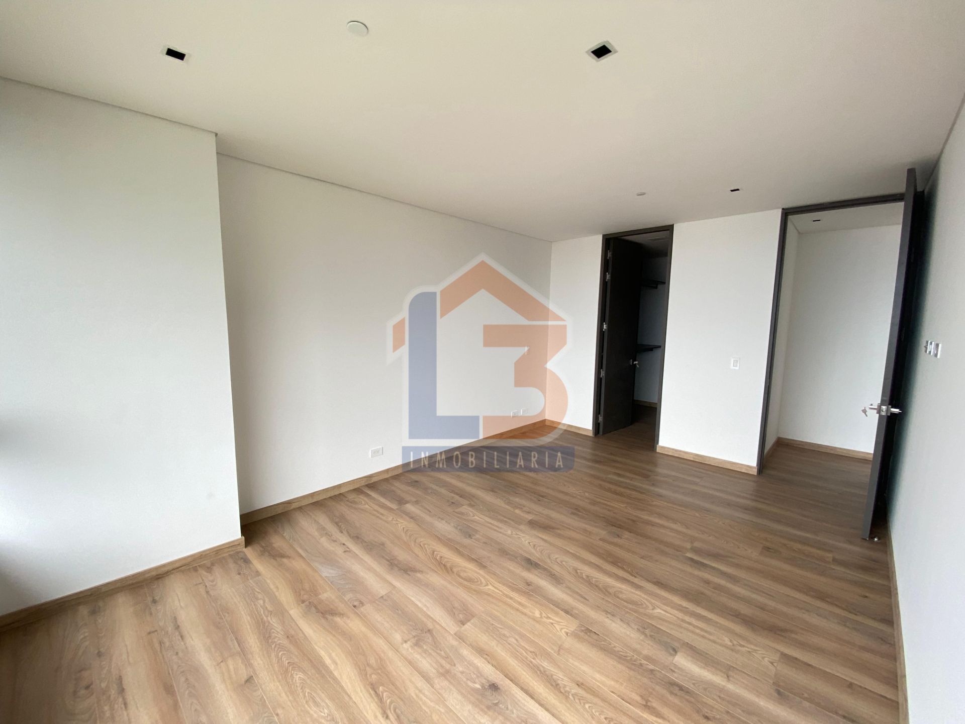 SE VENDE APTO EN EL POBLADO MEDELLIN  (16).jpg