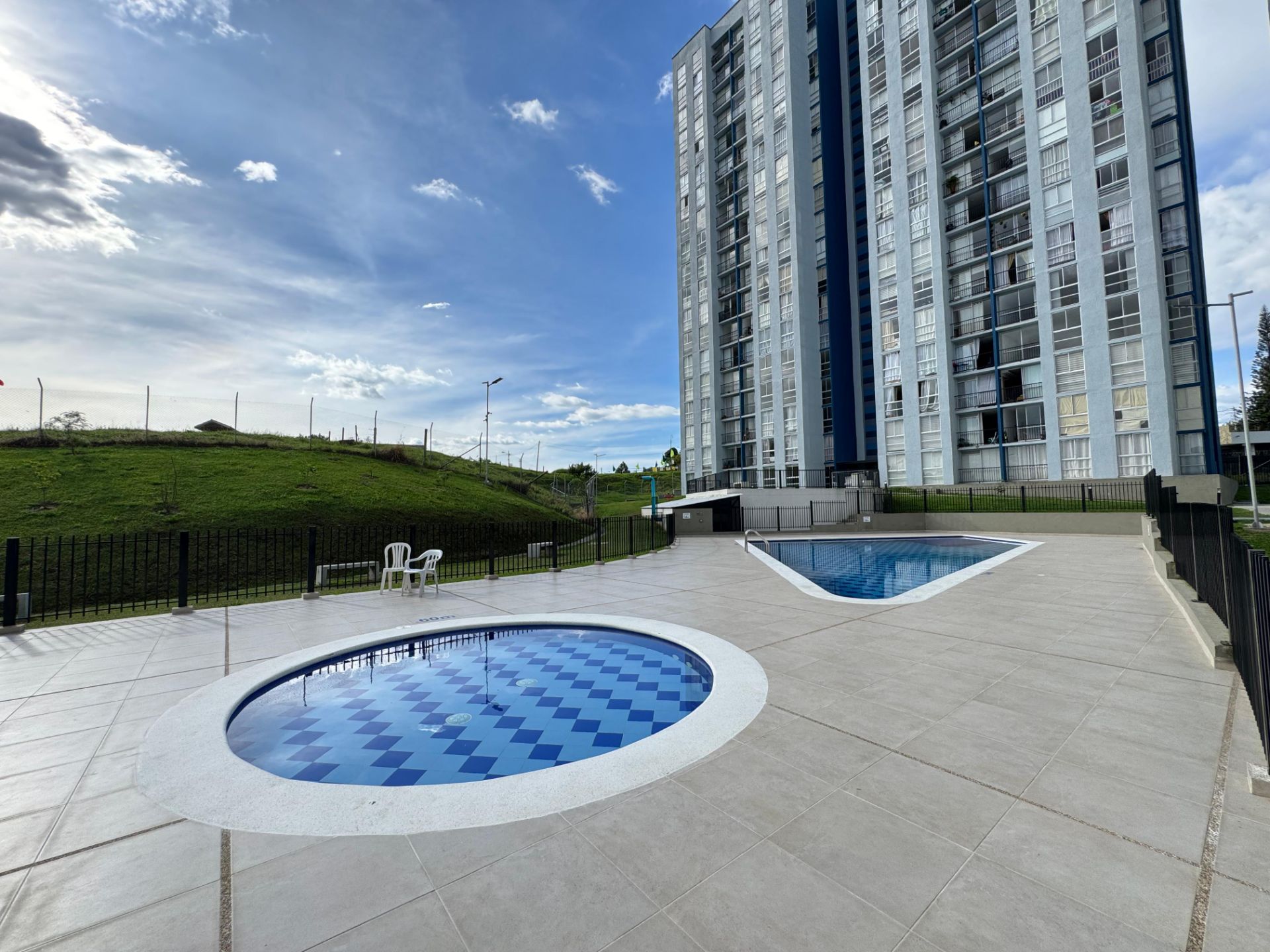 hermoso apartaestudio amoblado en av centenario  (7).jpg