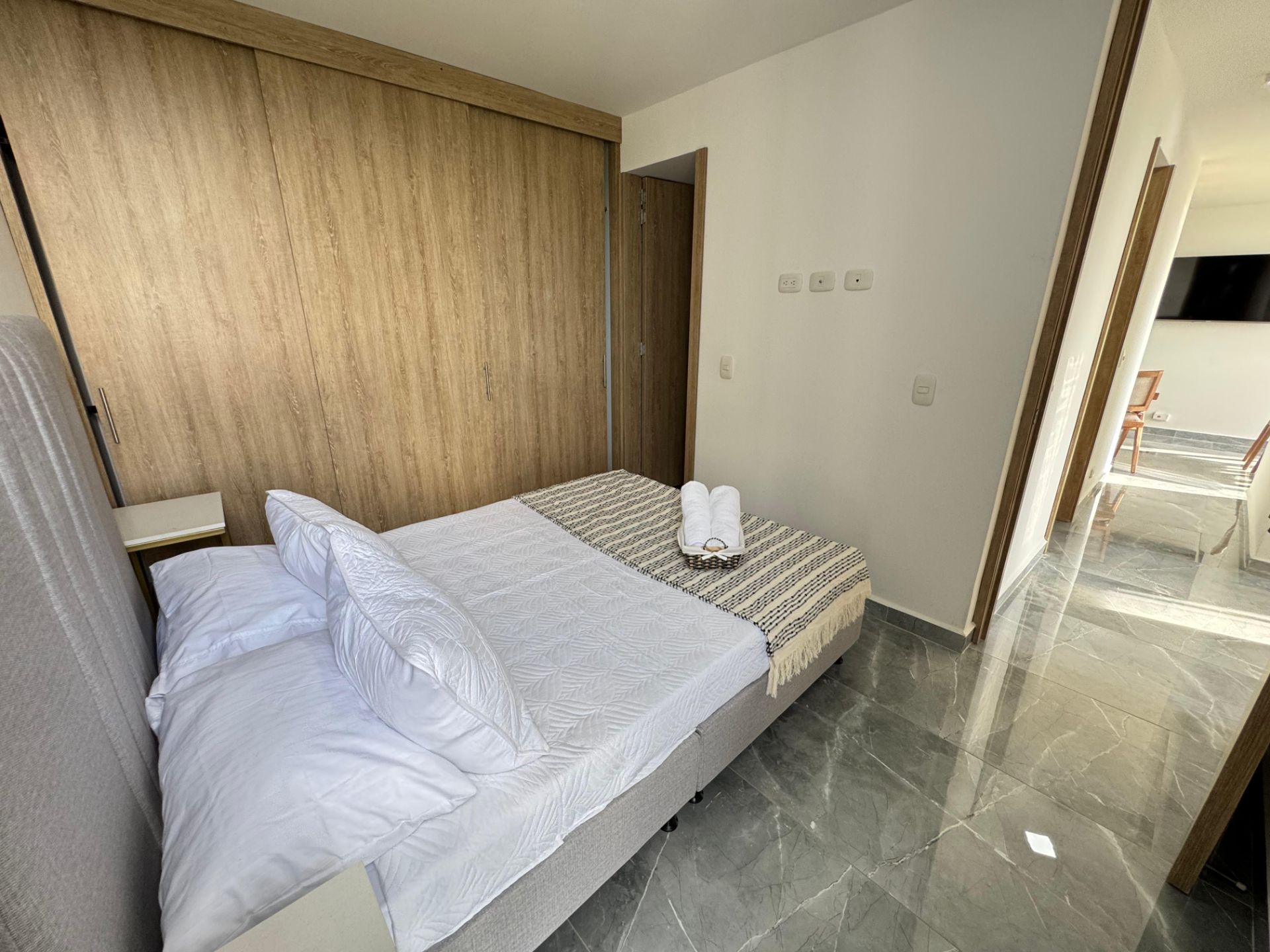 hermoso apartaestudio amoblado en av centenario  (18).jpg