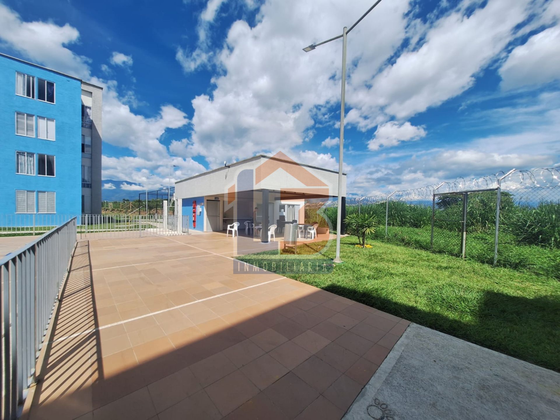 SE VENDE APTO LA TEBAIDA (32).jpg