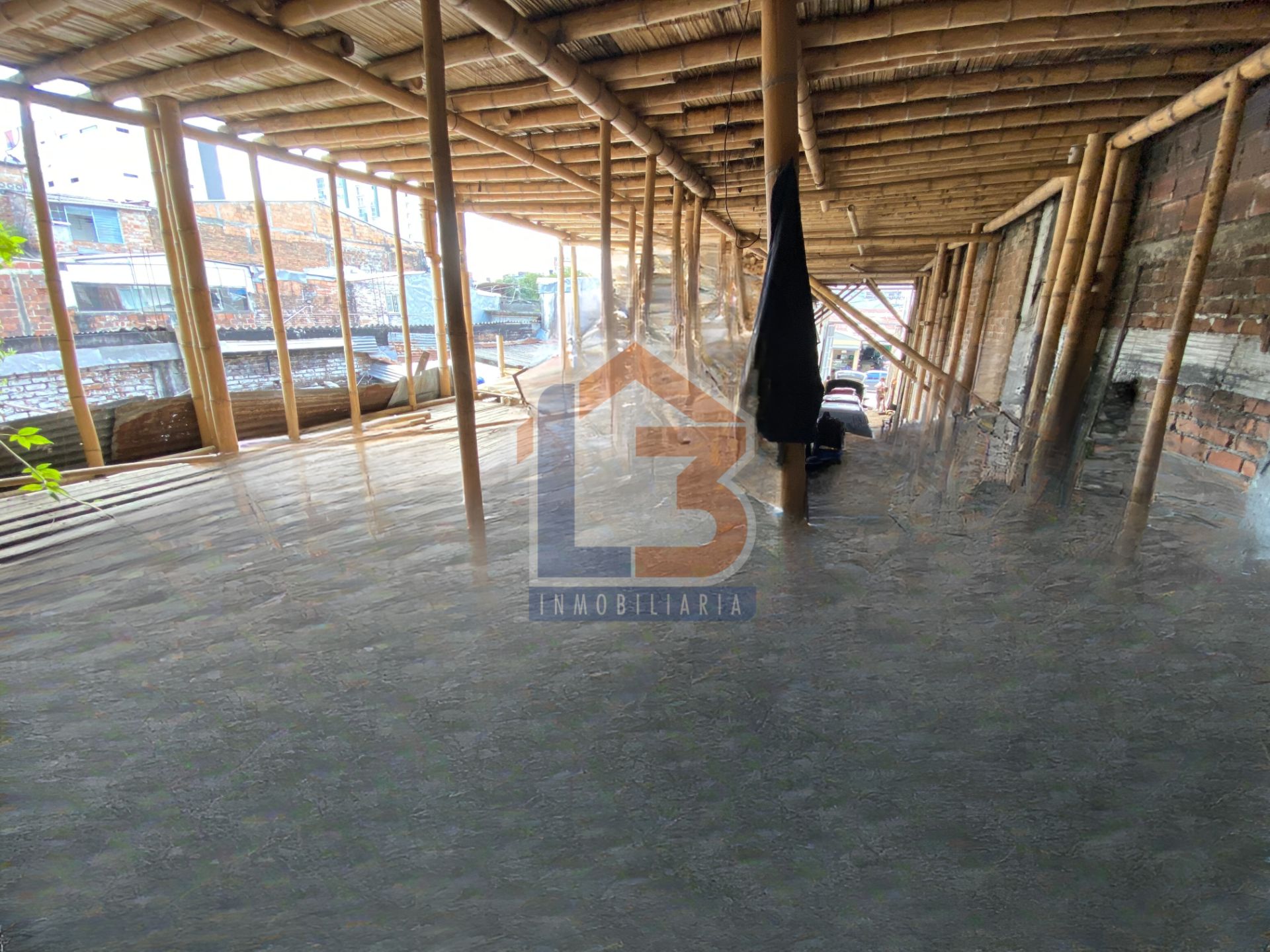 SE VENDE CASA LOTE AV LOS CAMELLOS (5).jpg