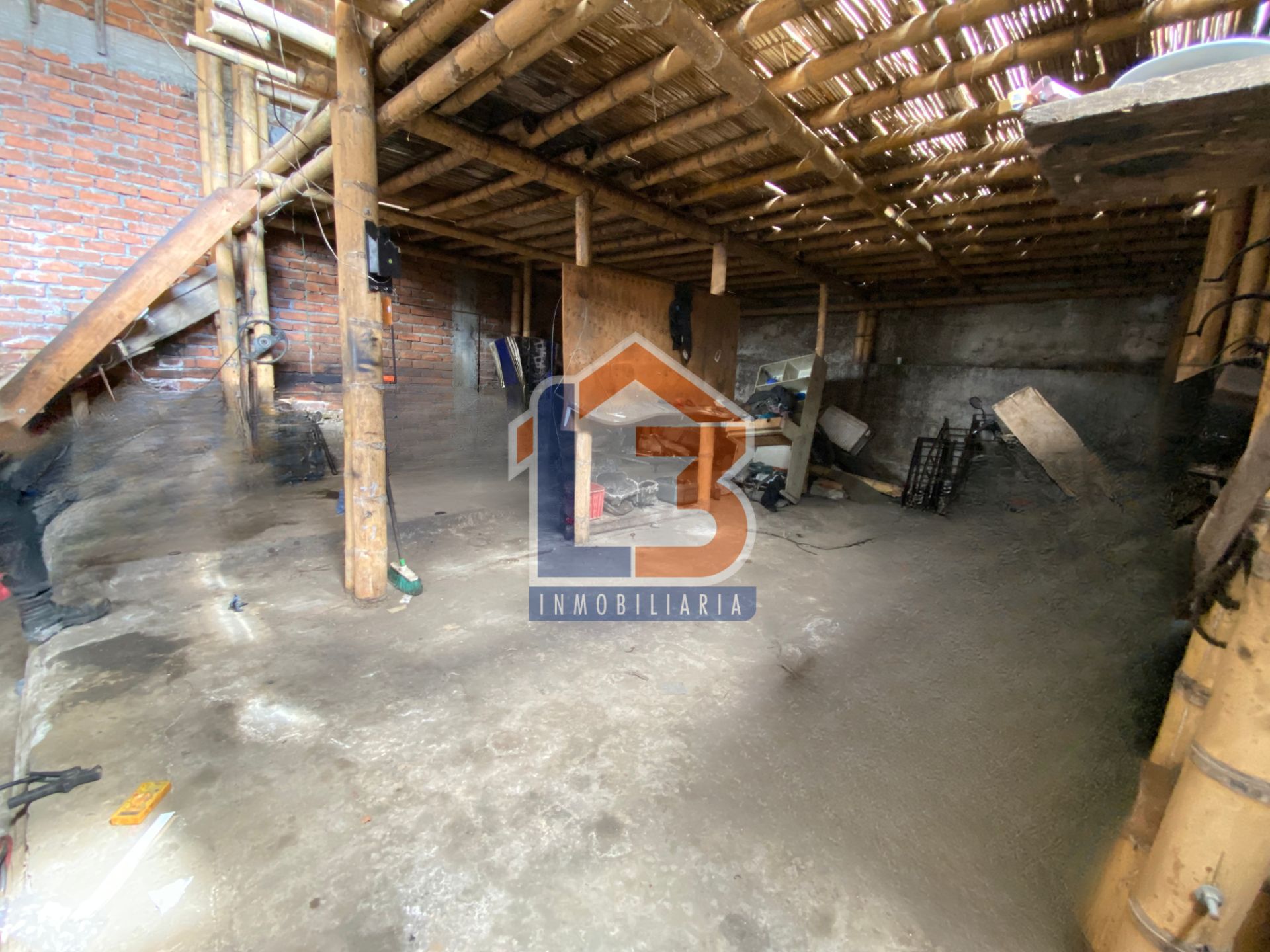 SE VENDE CASA LOTE AV LOS CAMELLOS (10).jpg