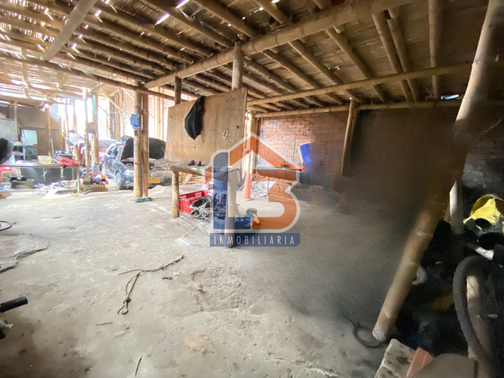 SE VENDE CASA LOTE AV LOS CAMELLOS (12).jpg