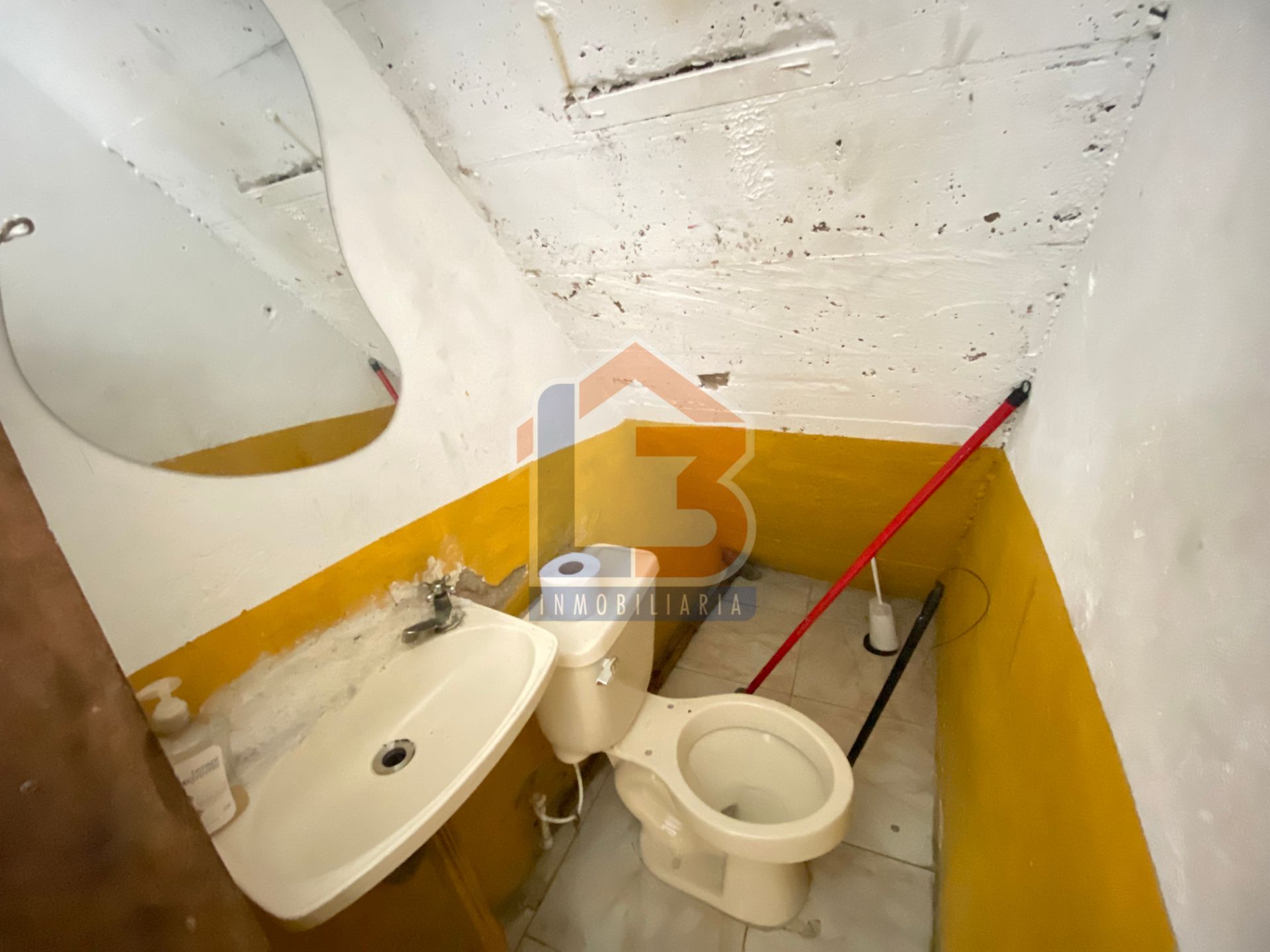 SE VENDE CASA LOTE AV LOS CAMELLOS (19).jpg