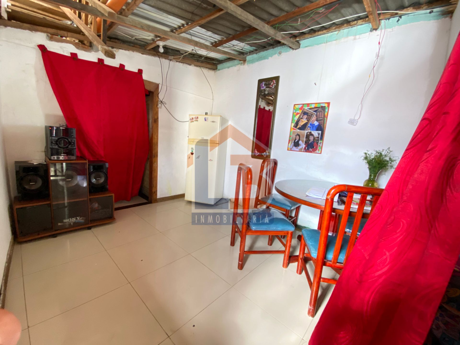 SE VENDE CASA LOTE AV LOS CAMELLOS (20).jpg