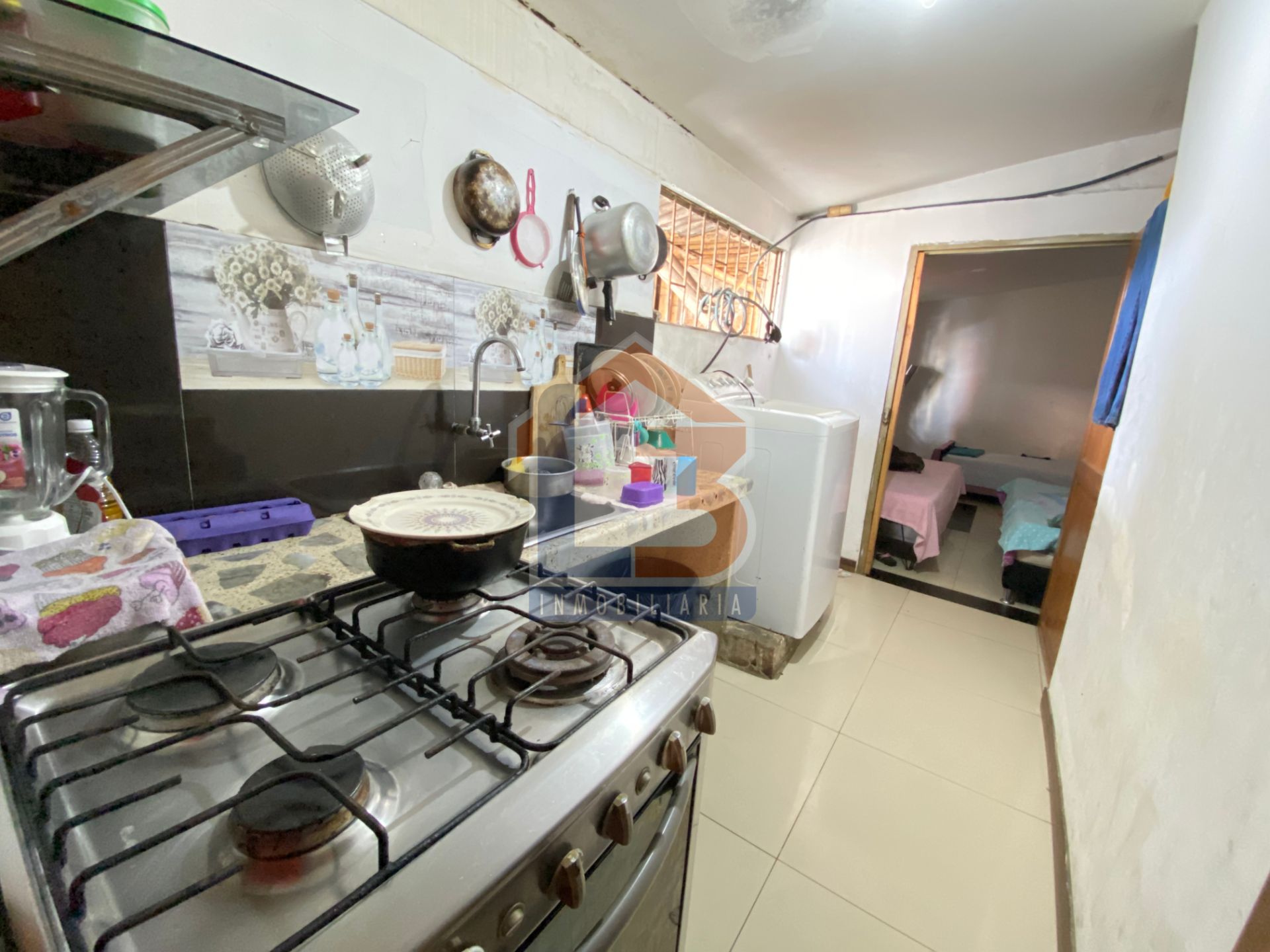 SE VENDE CASA LOTE AV LOS CAMELLOS (22).jpg