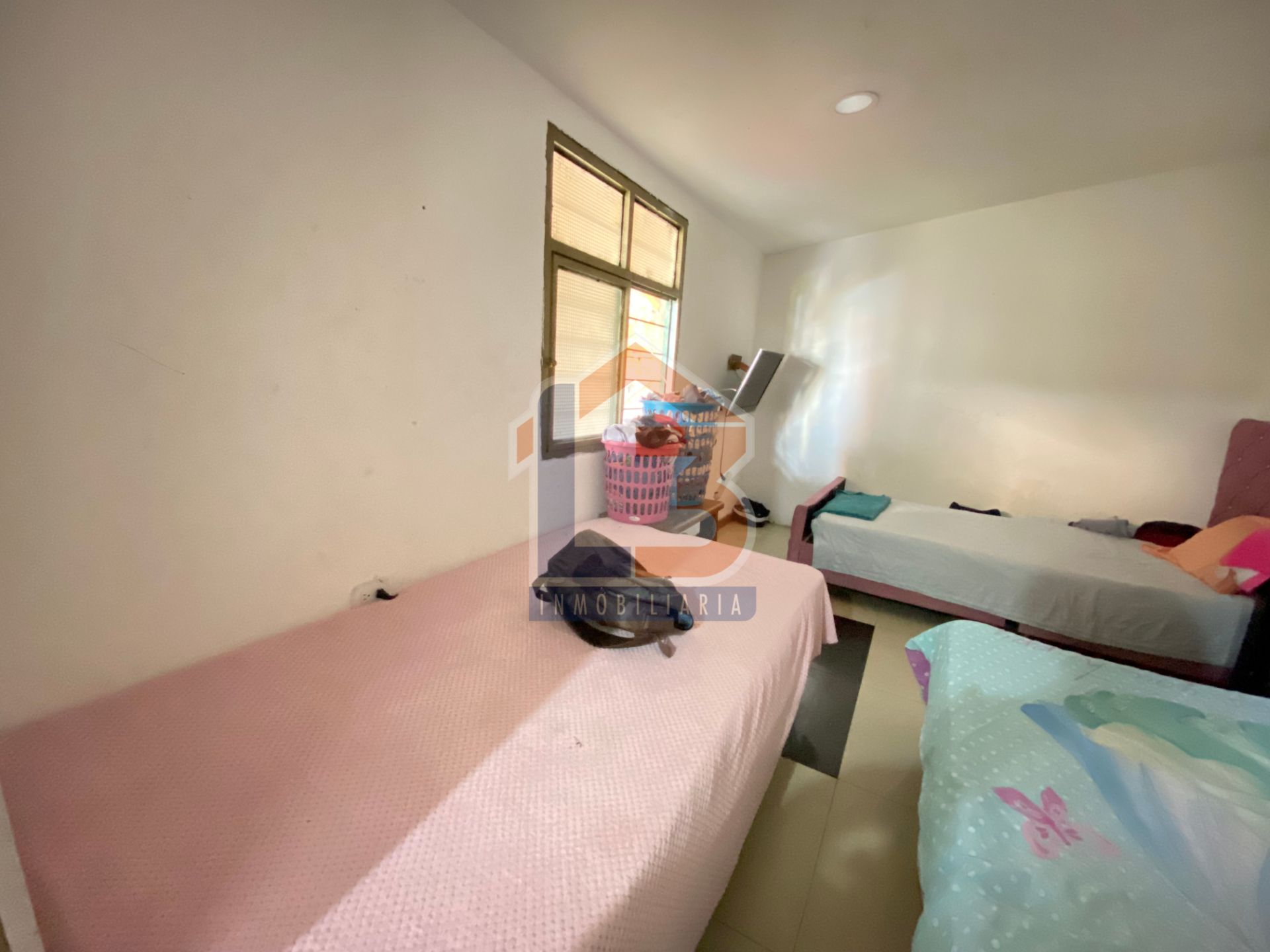 SE VENDE CASA LOTE AV LOS CAMELLOS (23).jpg