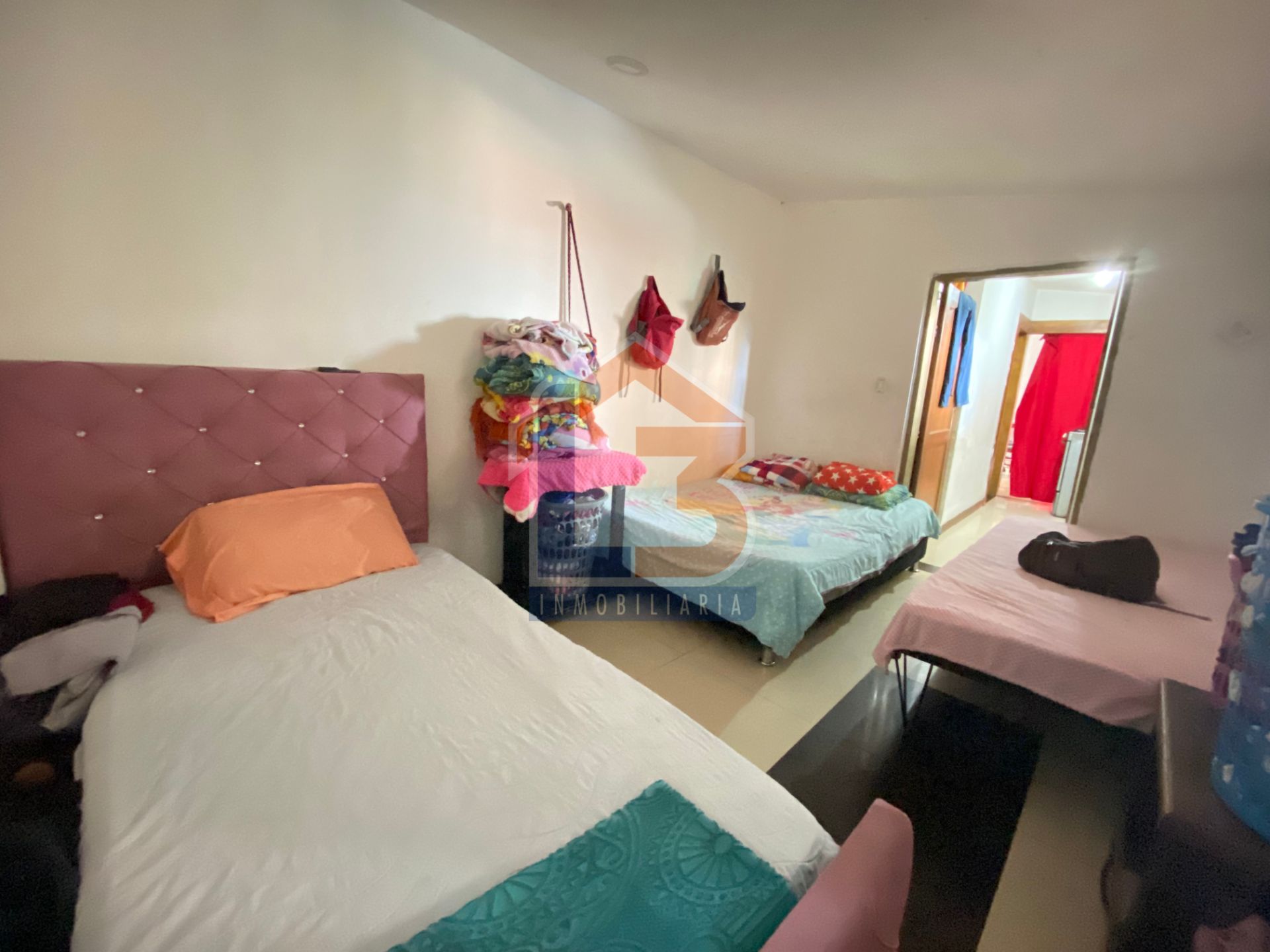 SE VENDE CASA LOTE AV LOS CAMELLOS (24).jpg