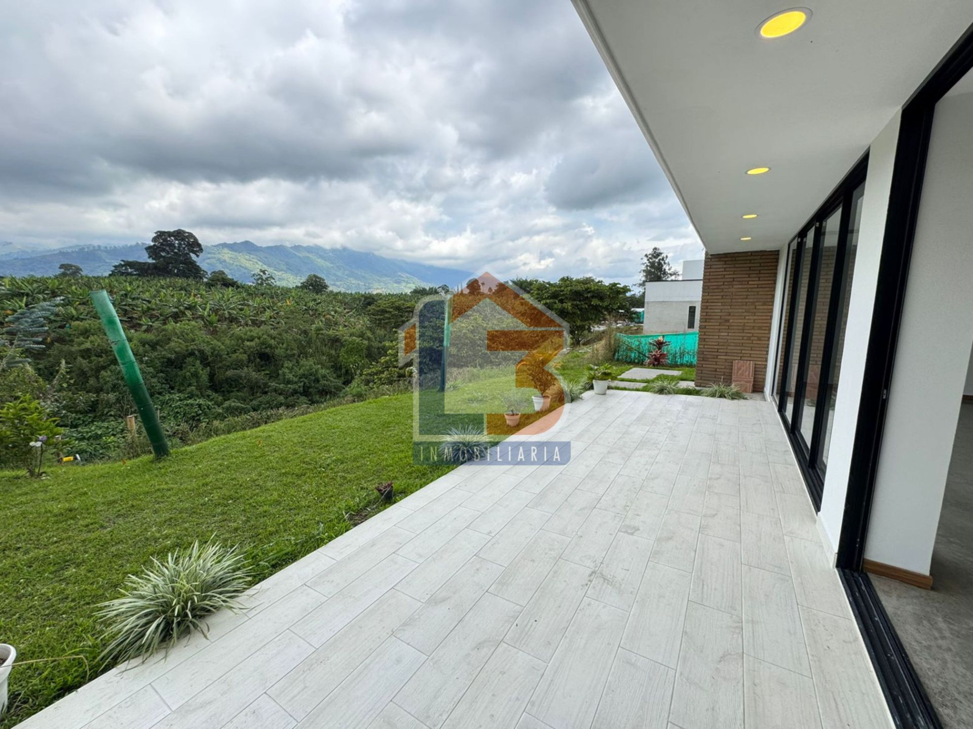 SE VENDE CASA CAMPESTRE EN CALARCÁ  (2).jpg