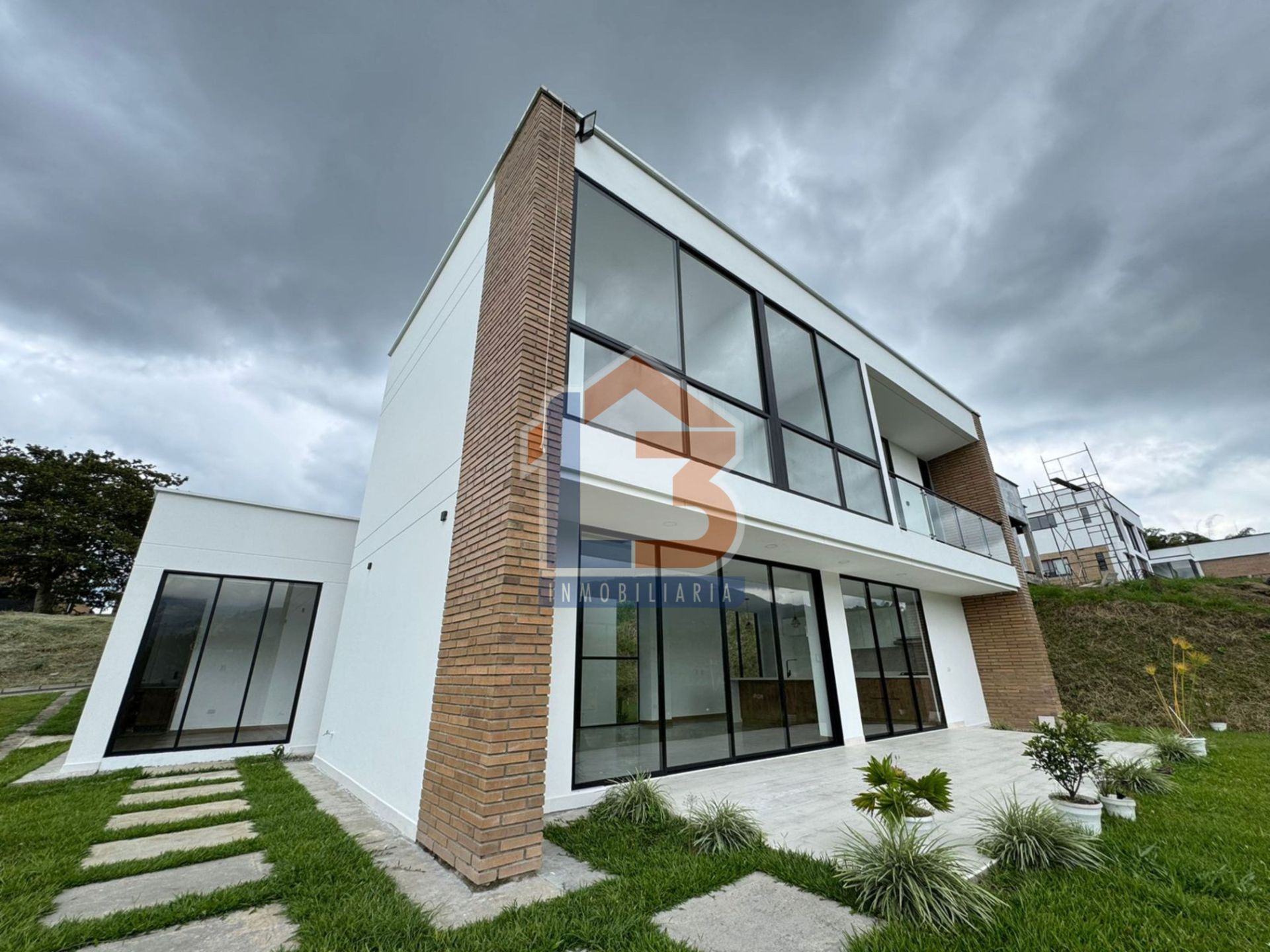 SE VENDE CASA CAMPESTRE EN CALARCÁ  (1).jpg