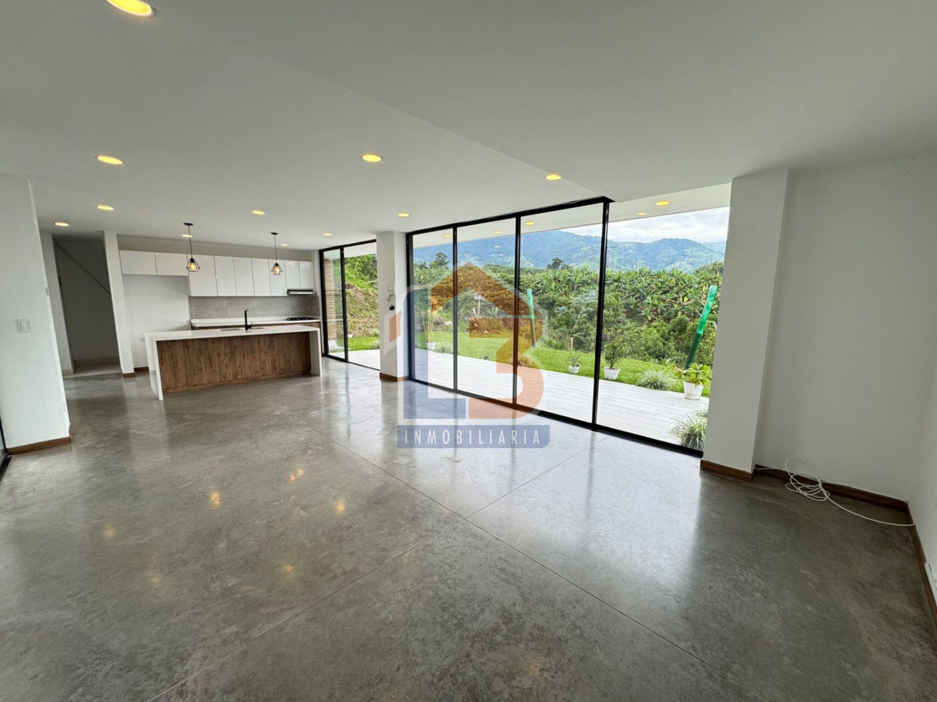 SE VENDE CASA CAMPESTRE EN CALARCÁ  (3).jpg