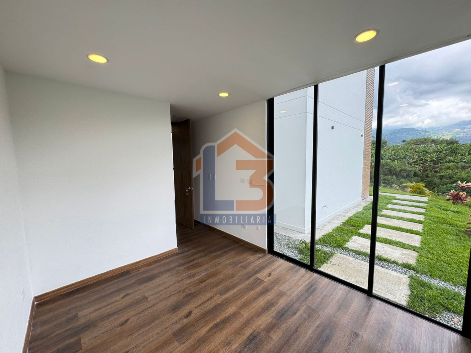 SE VENDE CASA CAMPESTRE EN CALARCÁ  (11).jpg