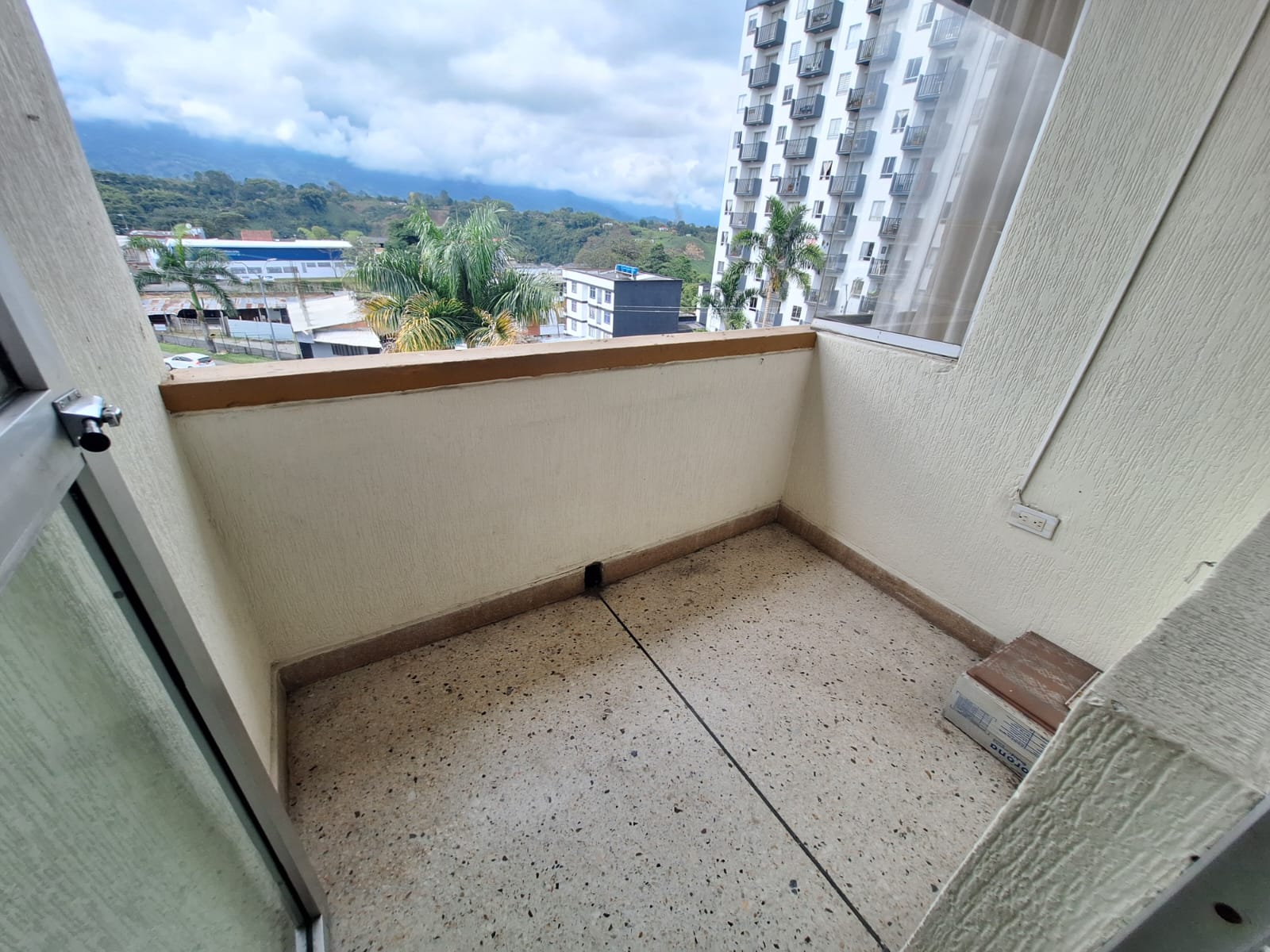 SE VENDE APTO EN EL CENTRO 2..jpg