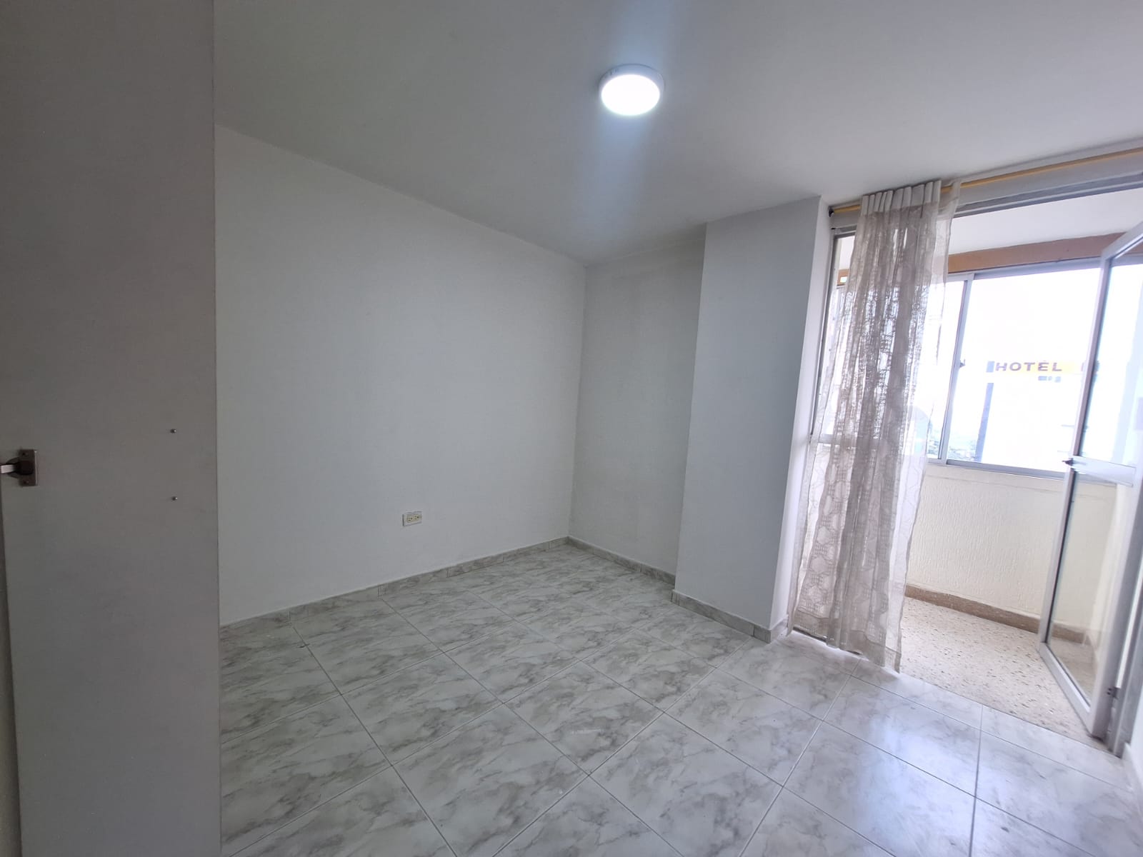 SE VENDE APTO EN EL CENTRO 12..jpg